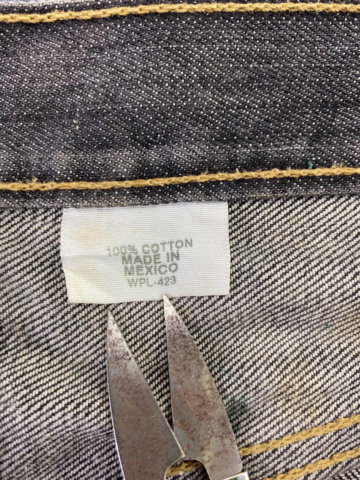 Levi's VINTAGE LEVI'S 501xx RUSTY JEANS - J621 Size US 35 - 5 Thumbnail
