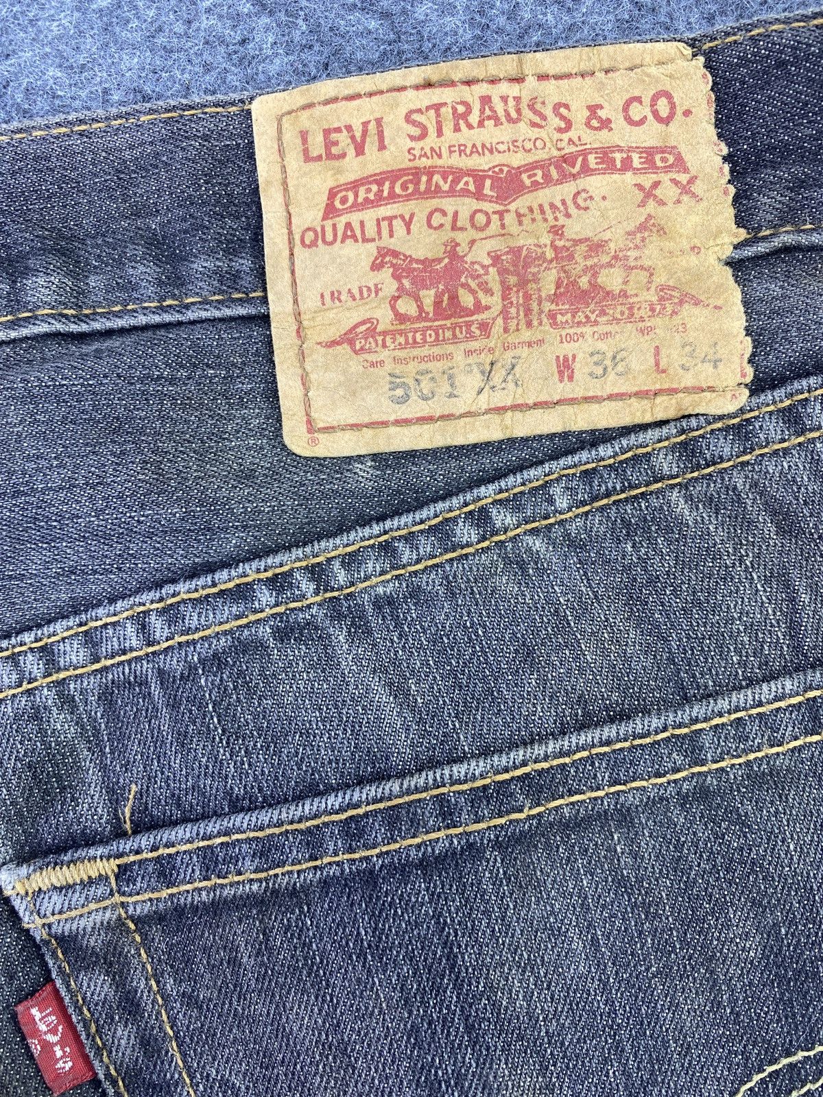 Levi's VINTAGE LEVI'S 501xx RUSTY JEANS - J621 Size US 35 - 10 Thumbnail