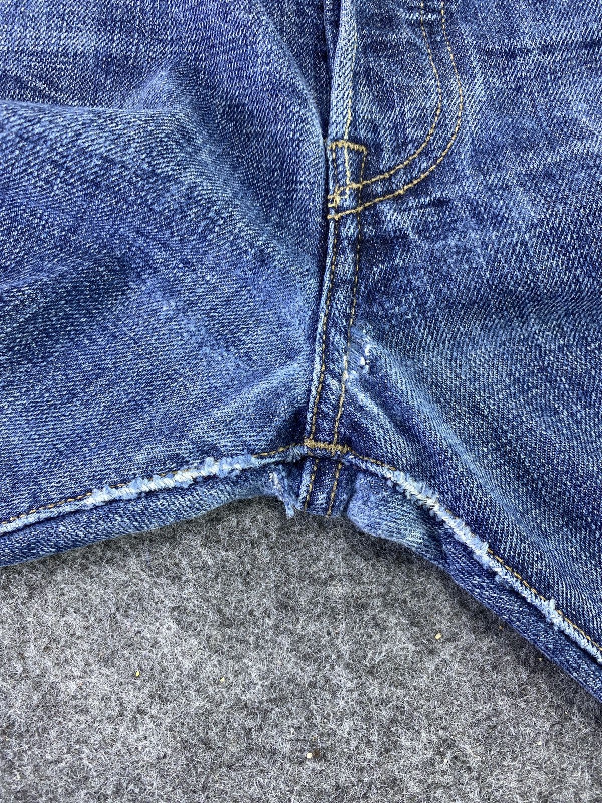 Levi's VINTAGE LEVI'S 501 BLUE JEANS - J623 Size US 34 / EU 50 - 10 Thumbnail