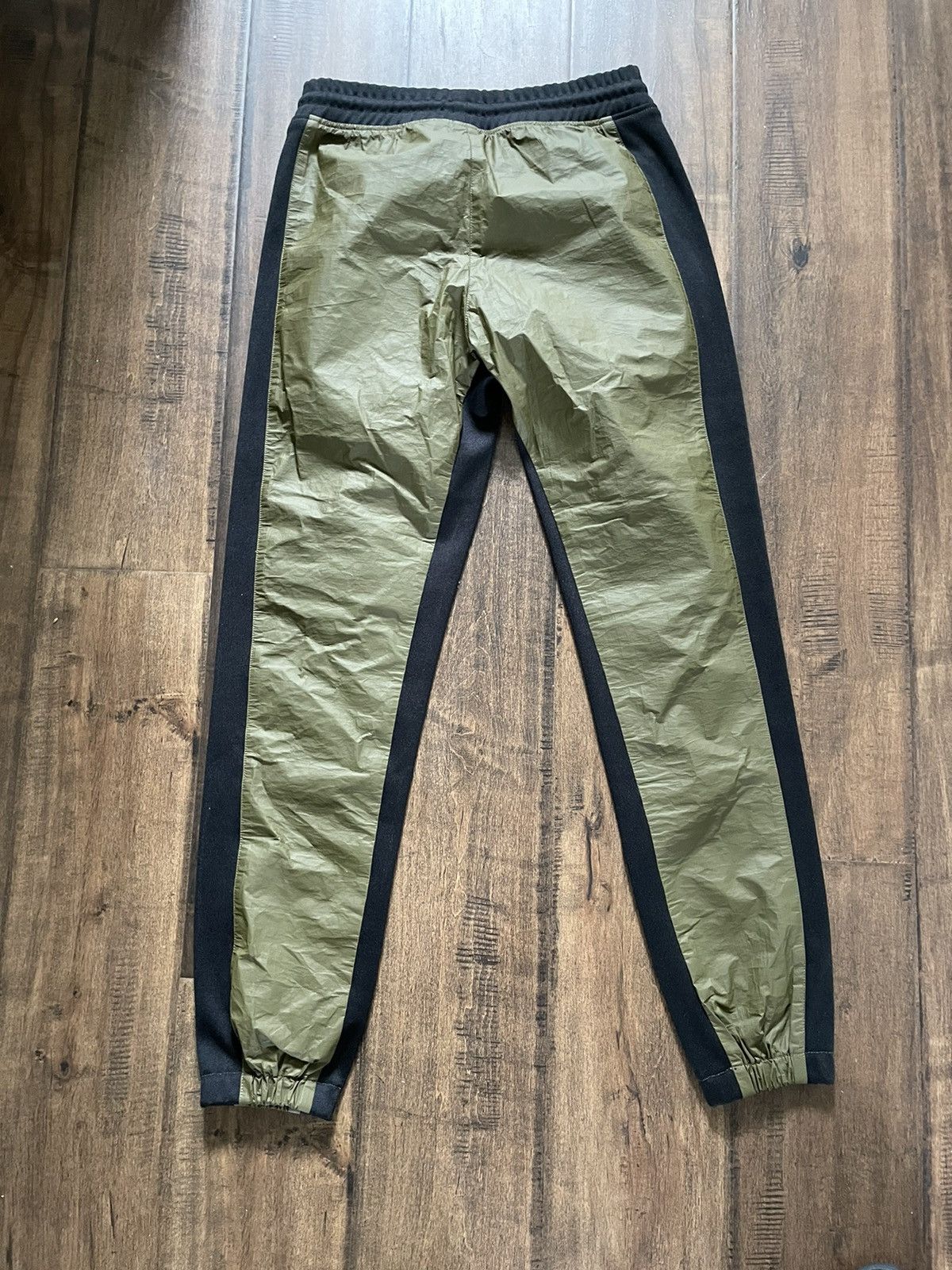 Yeezy Yeezy season 3 tyvek joggers Size US 28 / EU 44 - 2 Thumbnail