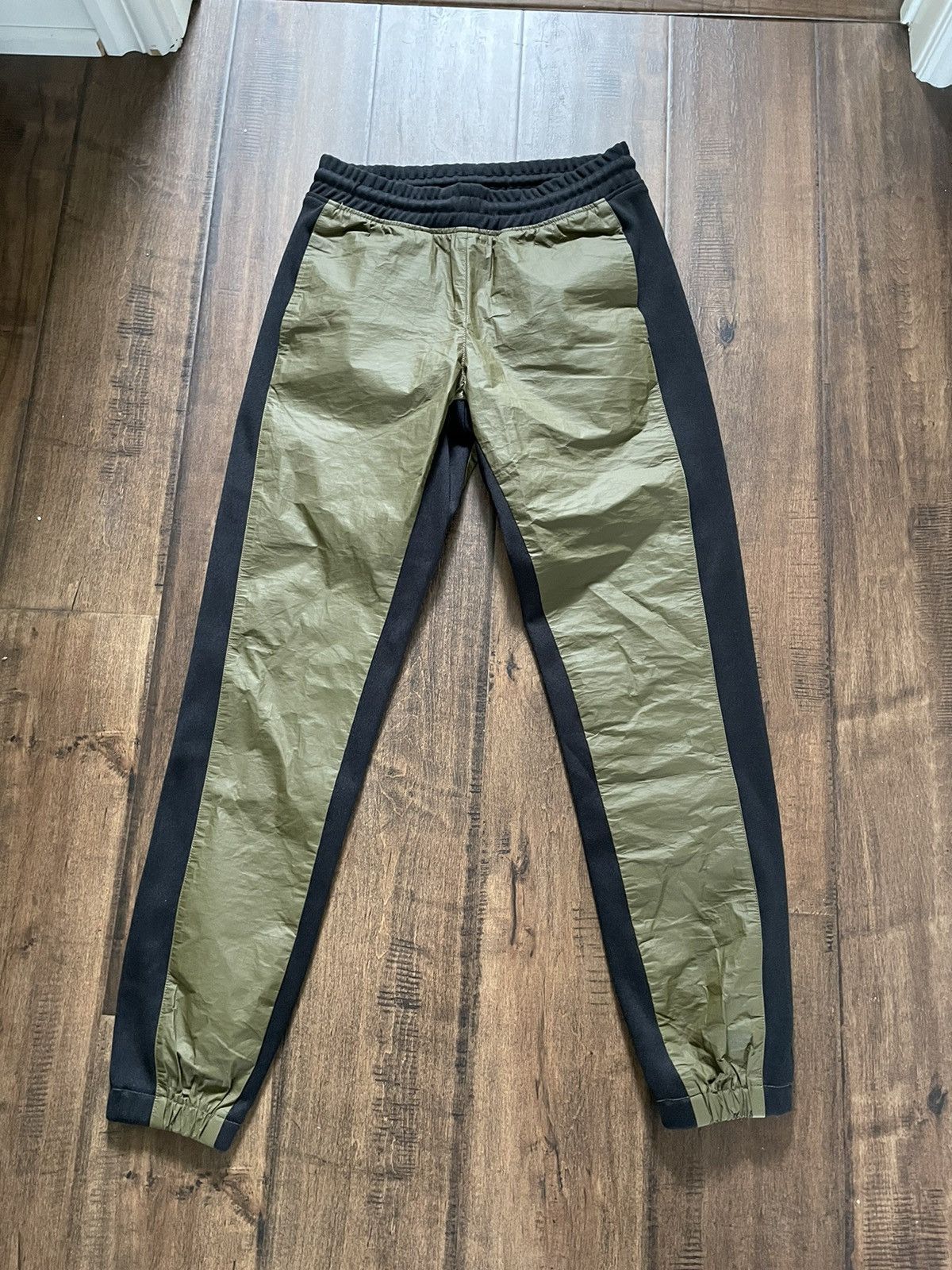 Yeezy Yeezy season 3 tyvek joggers Size US 28 / EU 44 - 1 Thumbnail