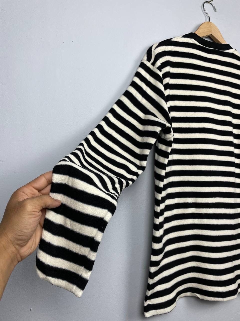 Andy Warhol × Uniqlo Andy Warhol Uniqlo Stripe Sweater Fleece Size M / US 6-8 / IT 42-44 - 7 Thumbnail