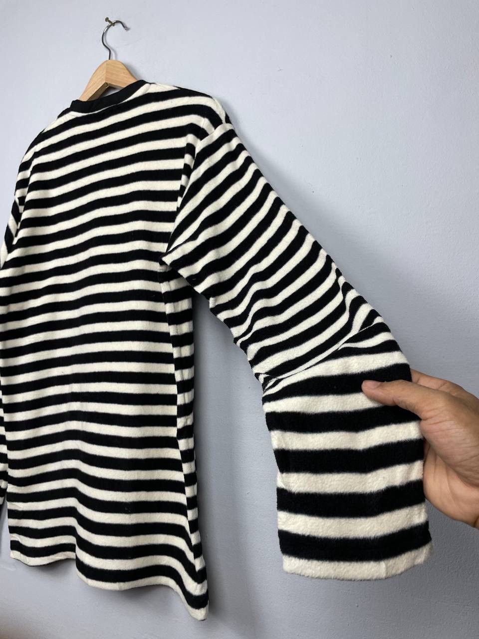 Andy Warhol × Uniqlo Andy Warhol Uniqlo Stripe Sweater Fleece Size M / US 6-8 / IT 42-44 - 8 Thumbnail