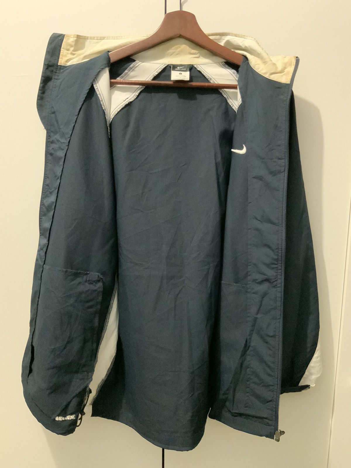 Nike Vintage 90s Nike Swoosh Light Jacket Size US L / EU 52-54 / 3 - 9 Thumbnail