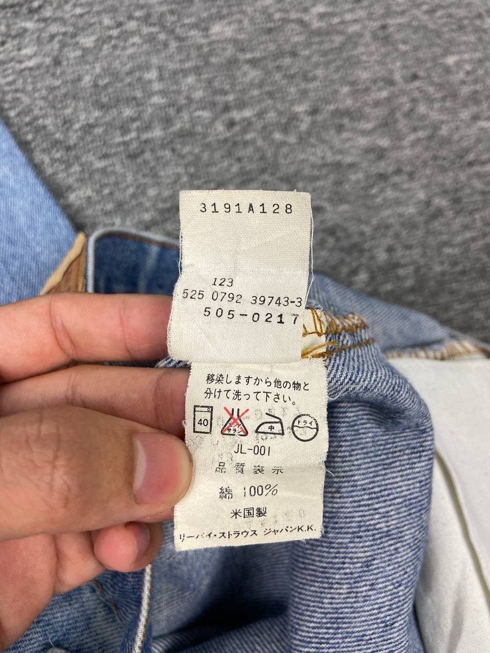 Levi's Vintage Clothing Vintage 90s Distressed Levis 505 Jeans Faded Wash Denim Size US 27 - 6 Thumbnail