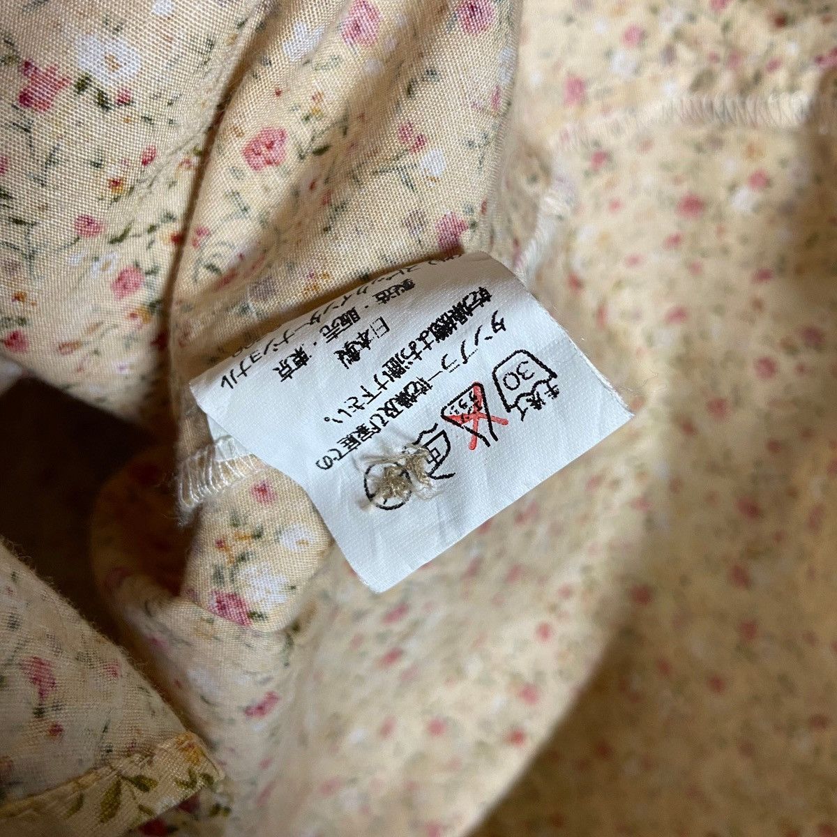 Tornado Mart Tornado Mart Japan Flowers Shirt Size US M / EU 48-50 / 2 - 5 Thumbnail