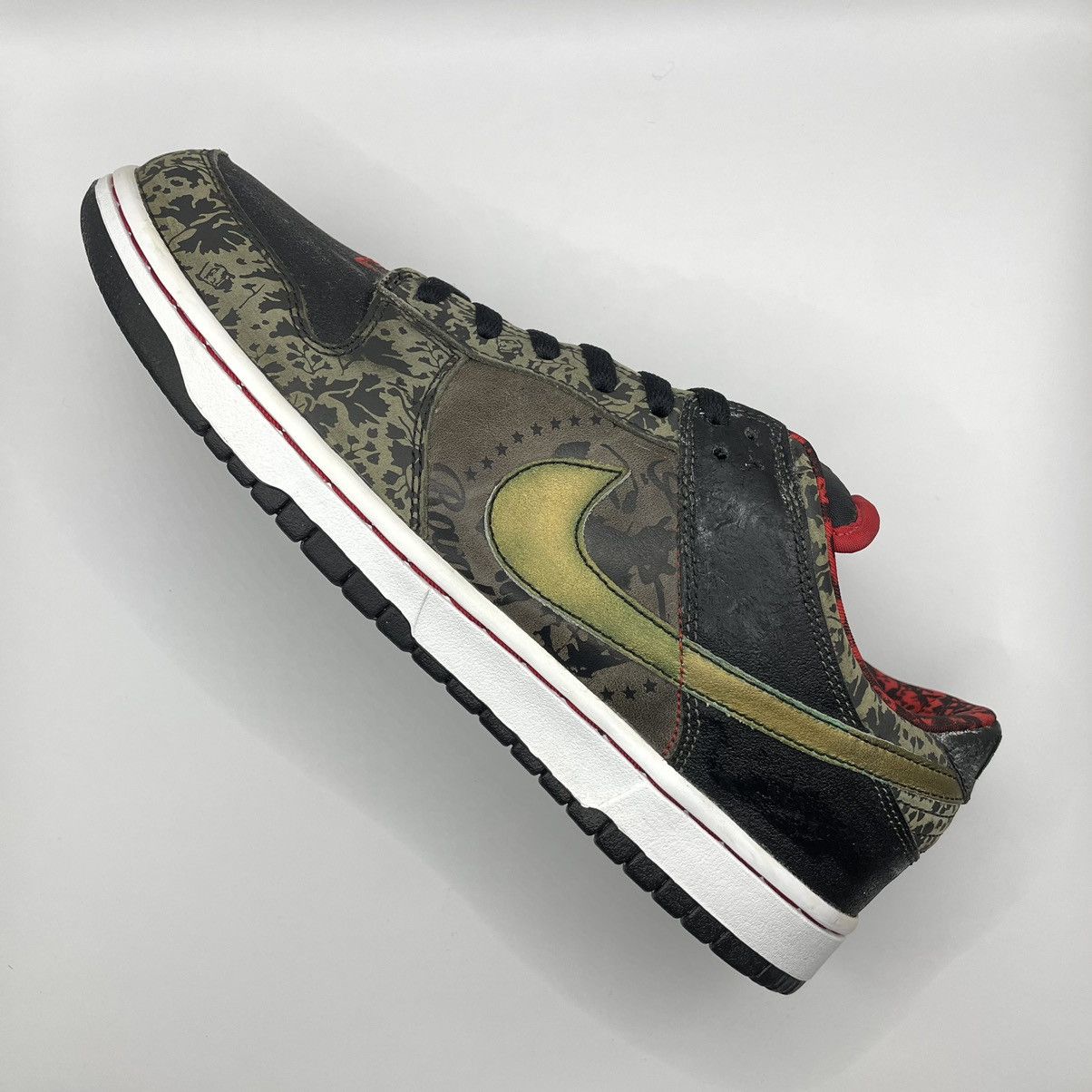 Nike NIKE DUNK LOW PREMIUM SB x SBTG SABOTAGE 2006 | Grailed