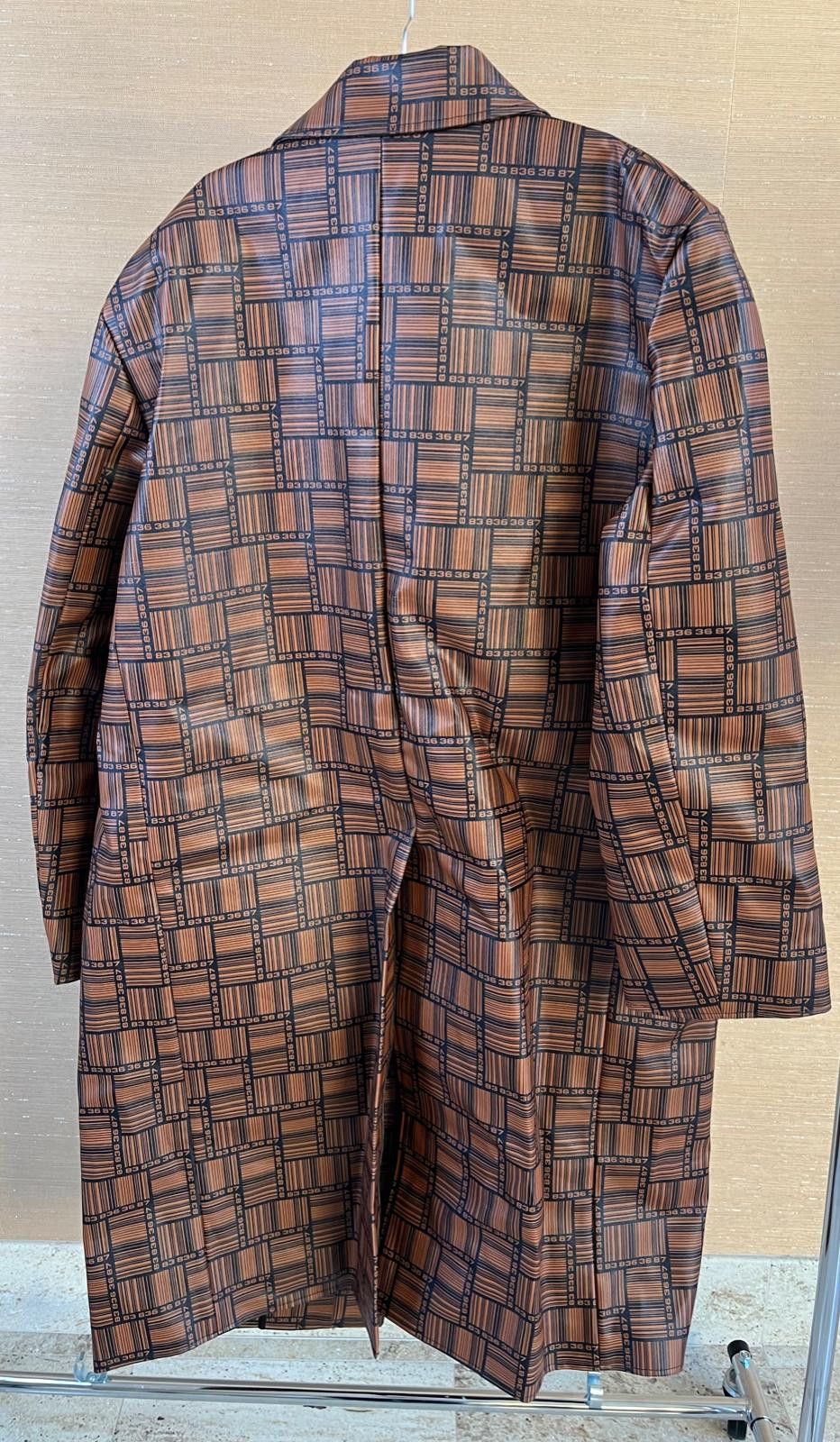 Vetements Barcode Monogram Coat in Brown Size US L / EU 52-54 / 3 - 17 Thumbnail