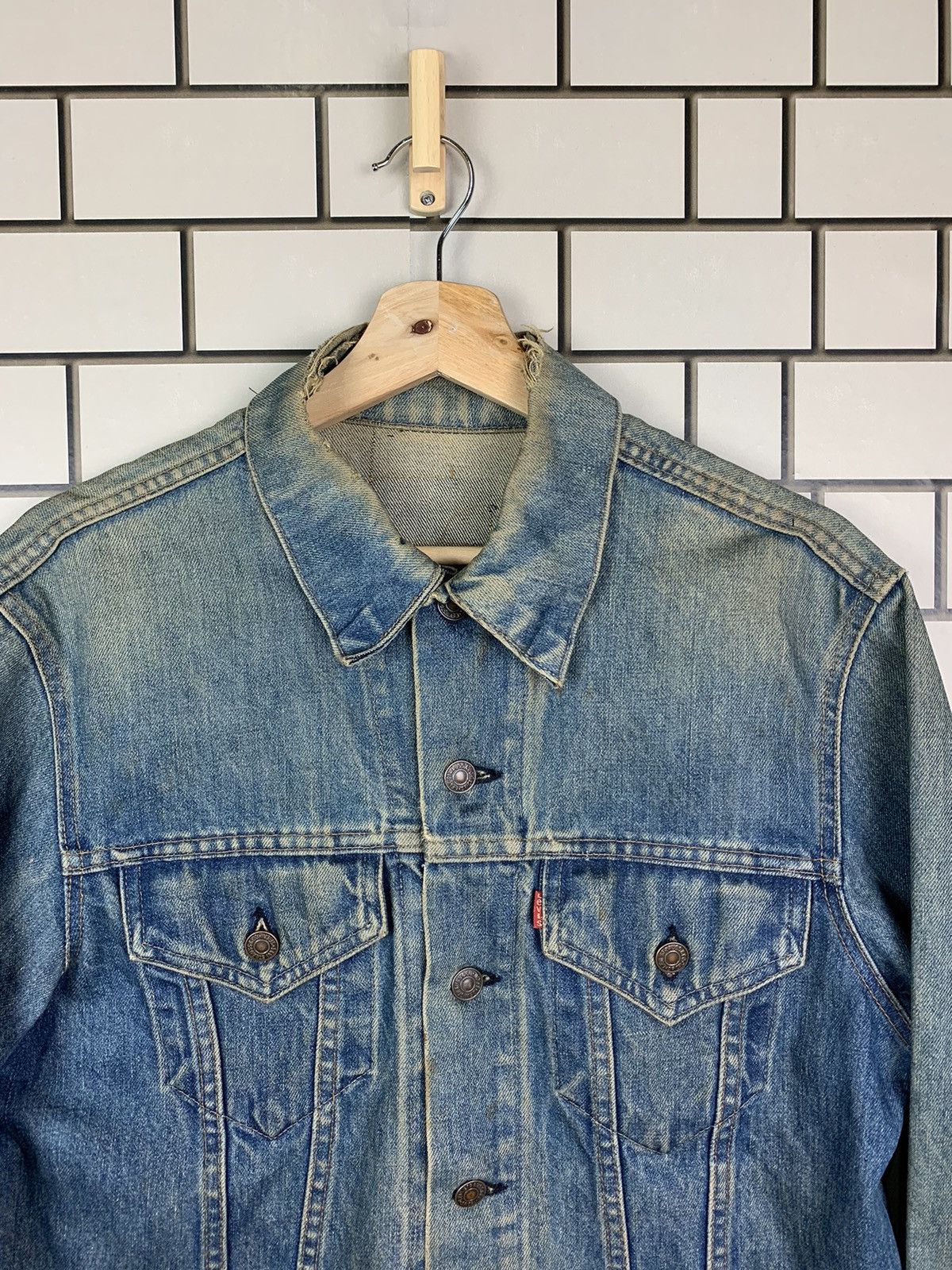 Levi's Vintage Levis 70s Trucker Distressed Denim Jacket Size US M / EU 48-50 / 2 - 2 Thumbnail
