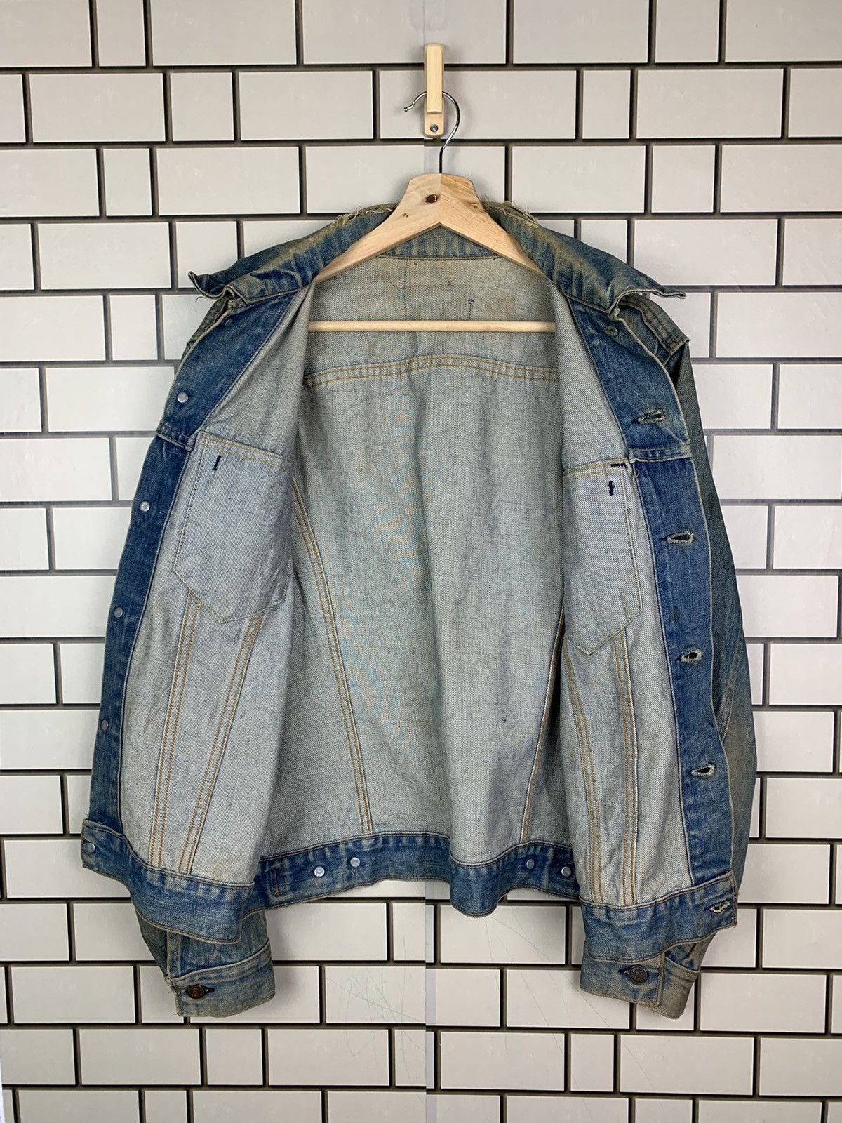 Levi's Vintage Levis 70s Trucker Distressed Denim Jacket Size US M / EU 48-50 / 2 - 20 Thumbnail