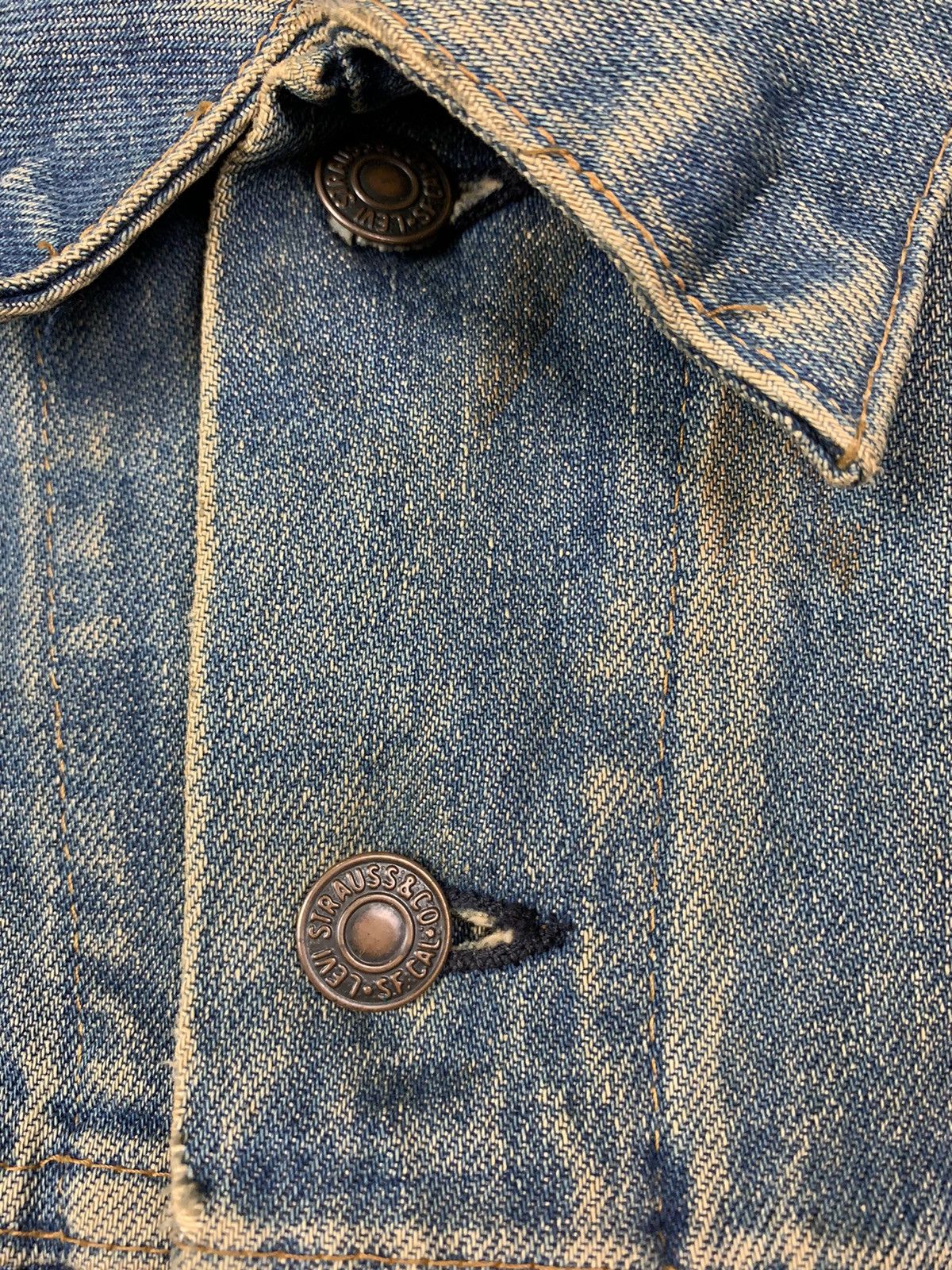 Levi's Vintage Levis 70s Trucker Distressed Denim Jacket Size US M / EU 48-50 / 2 - 8 Thumbnail