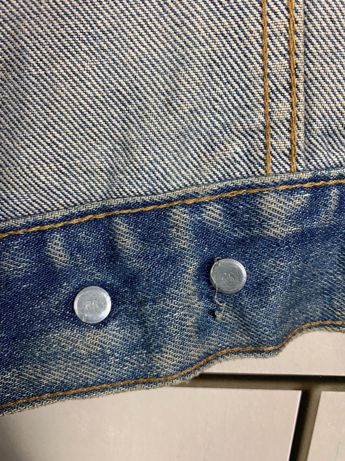 Levi's Vintage Levis 70s Trucker Distressed Denim Jacket Size US M / EU 48-50 / 2 - 22 Thumbnail