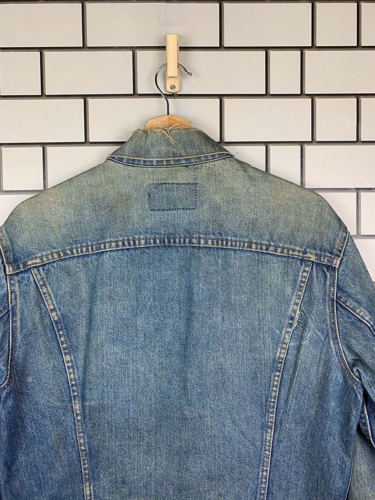 Levi's Vintage Levis 70s Trucker Distressed Denim Jacket Size US M / EU 48-50 / 2 - 12 Thumbnail