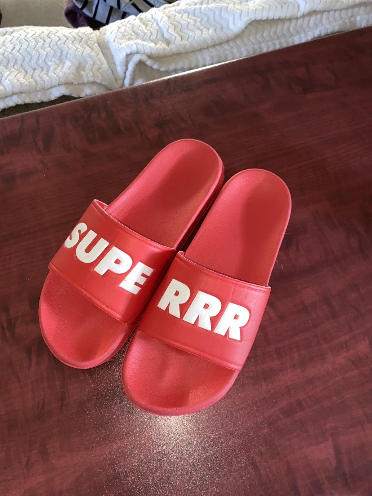 Supreme best sale slides red