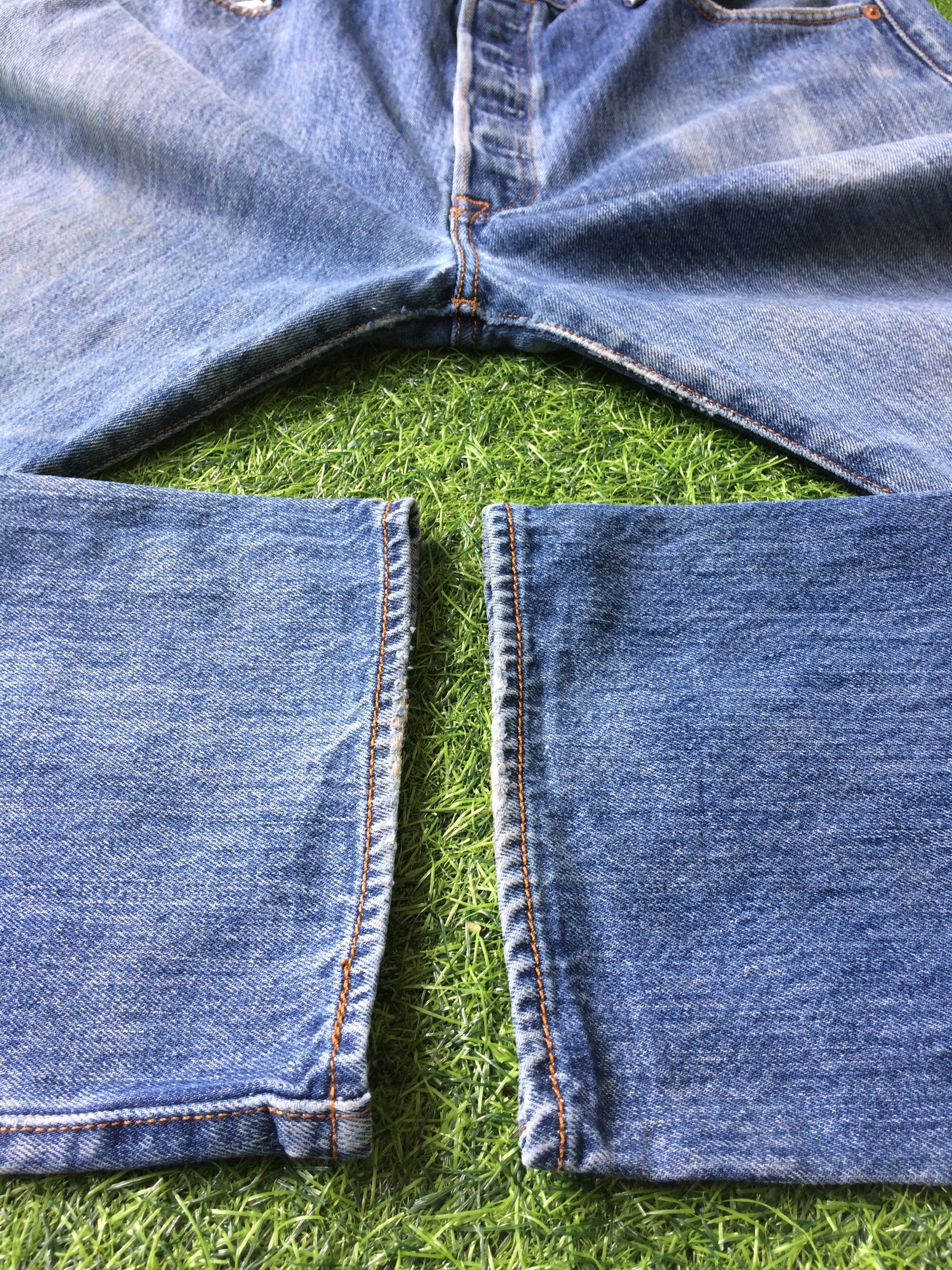 Levi's Vintage Levis 501 Ripped Blue Jeans #B-441 Size US 35 - 6 Thumbnail