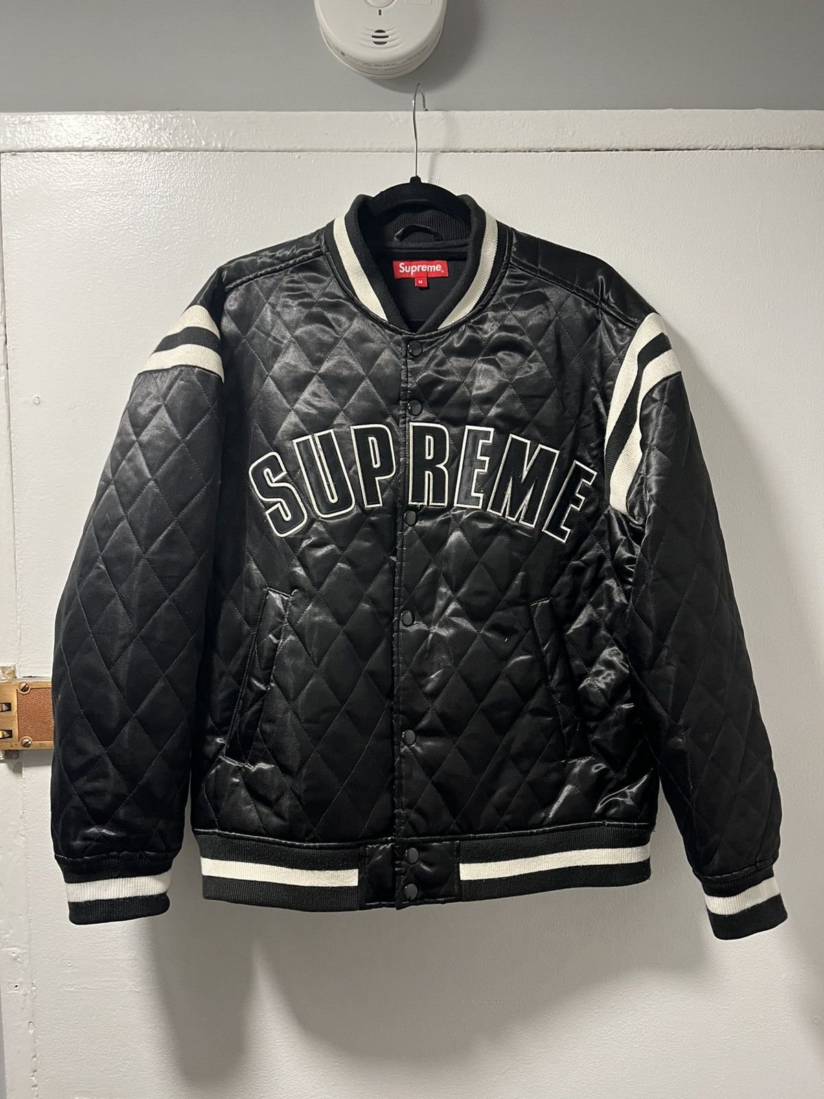 Lサイズ】Supreme QUILTED SATIN VARSITY ピンク - メンズ