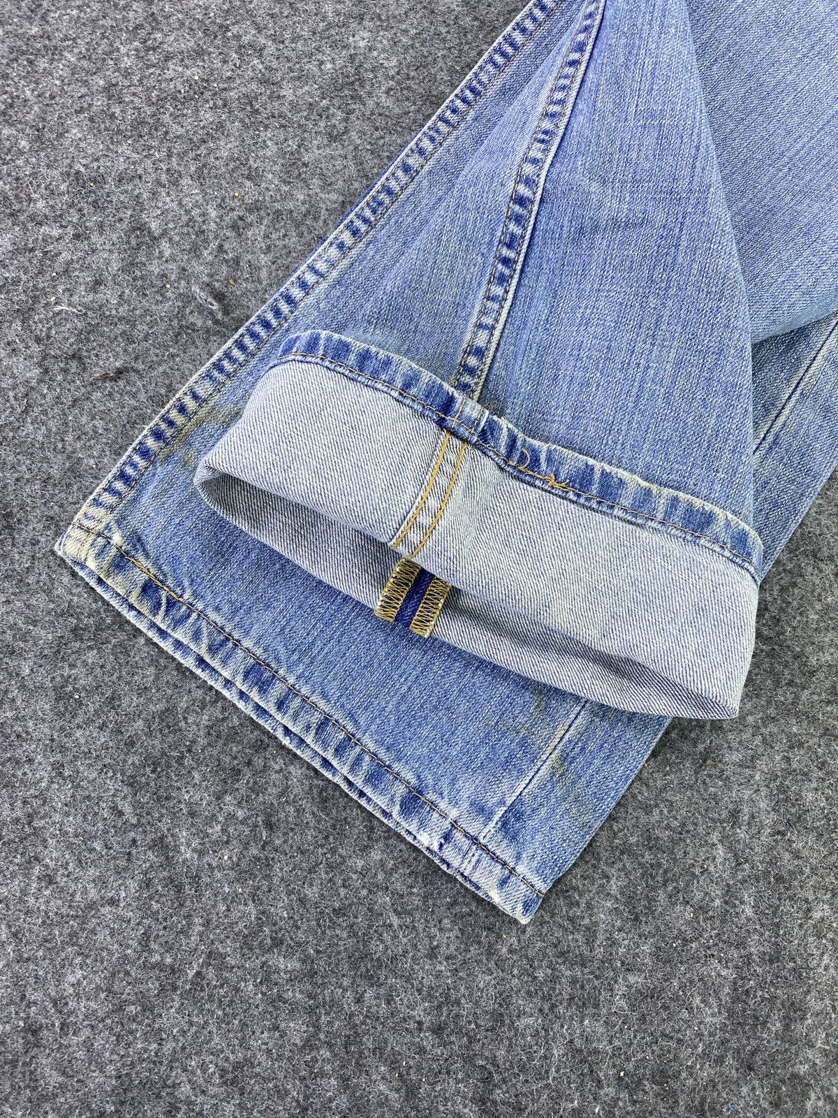 VINTAGE LEVI'S 527 BLUE WASH JEANS - J632