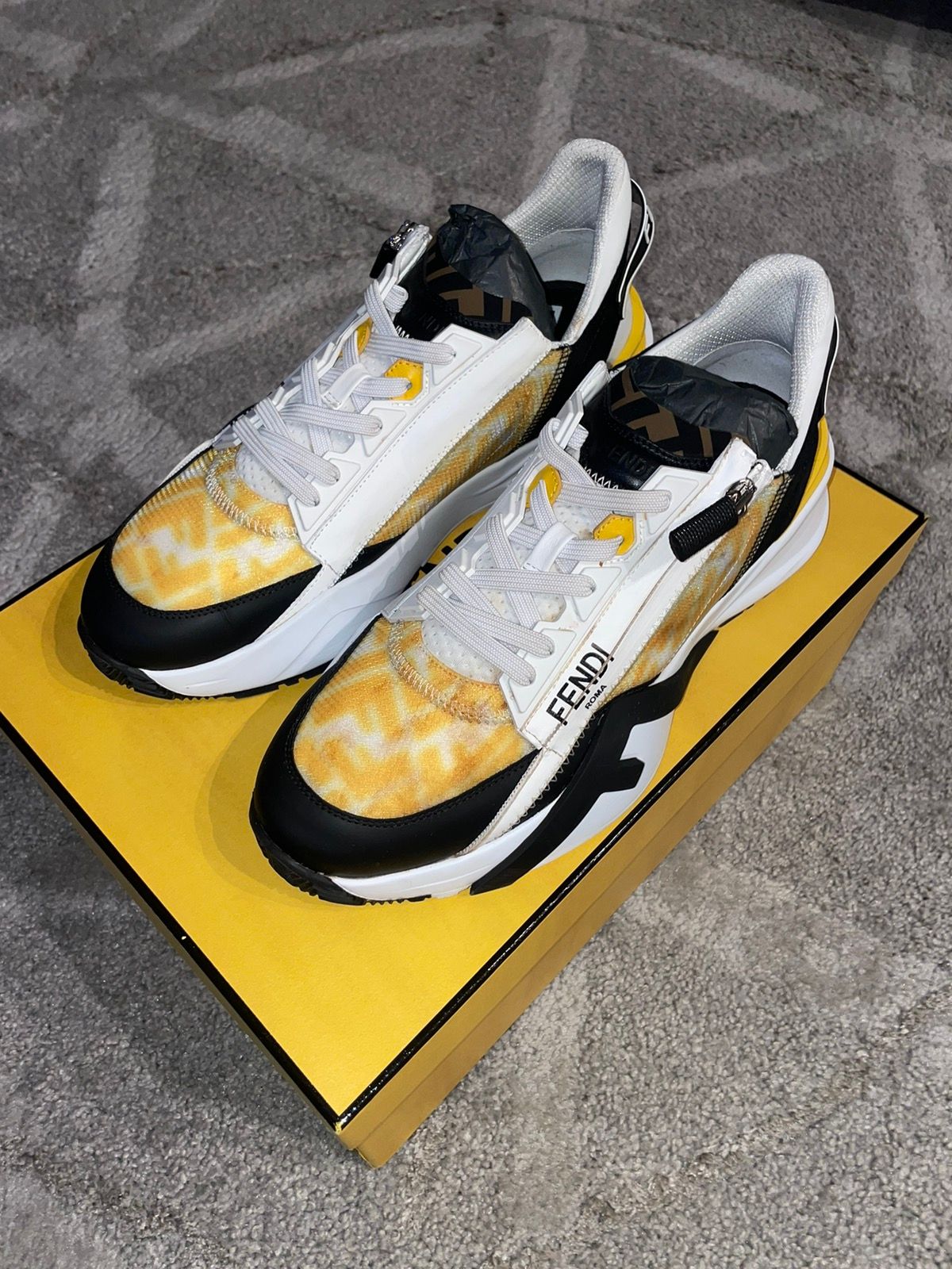 New Fendi 2019 Black Knit Neon Yellow Air Sole Low Runner Sneaker 7e1234 EU44