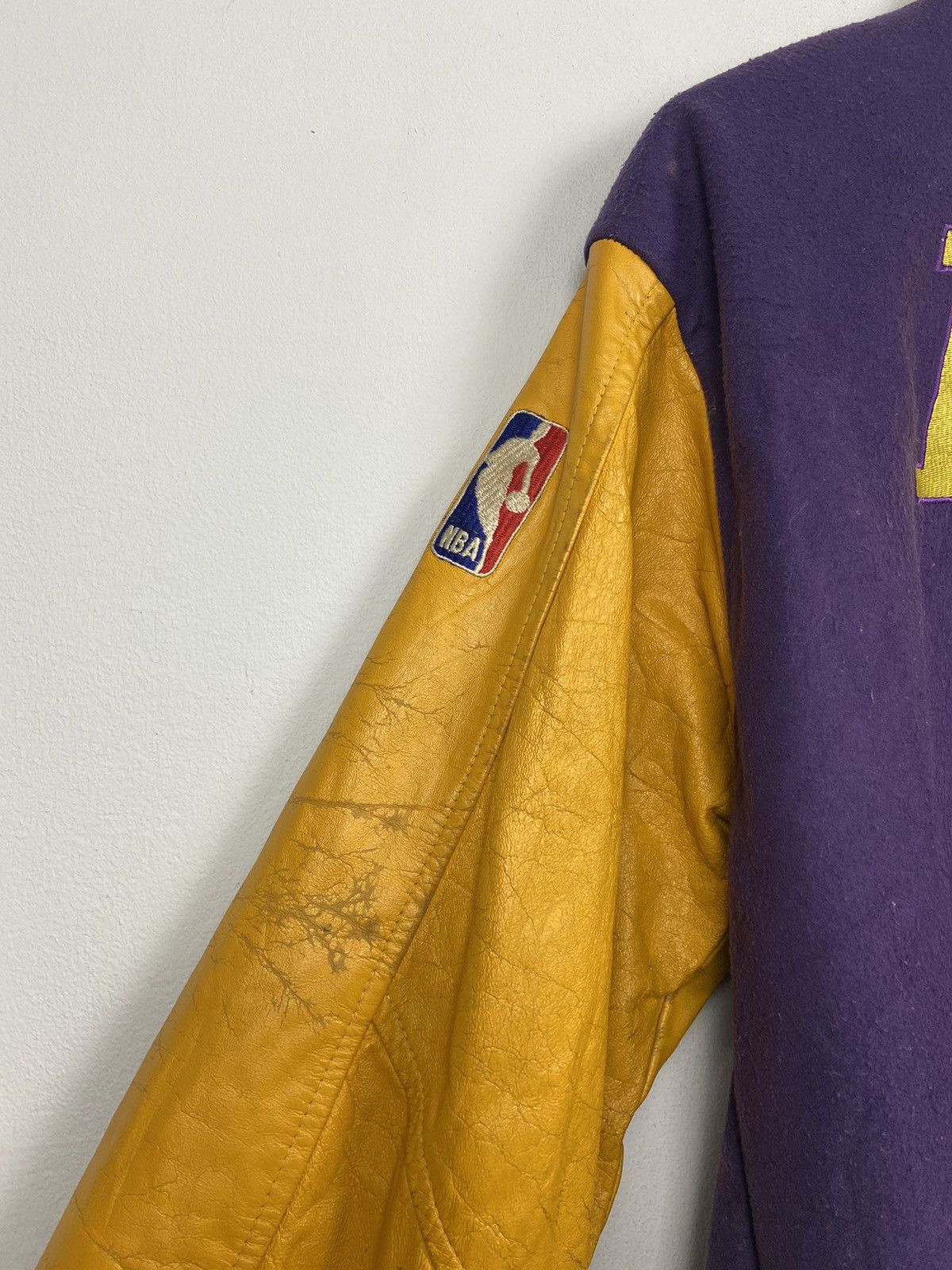 NBA Vintage LA Lakers Varsity Leather Jacket Size US M / EU 48-50 / 2 - 3 Thumbnail