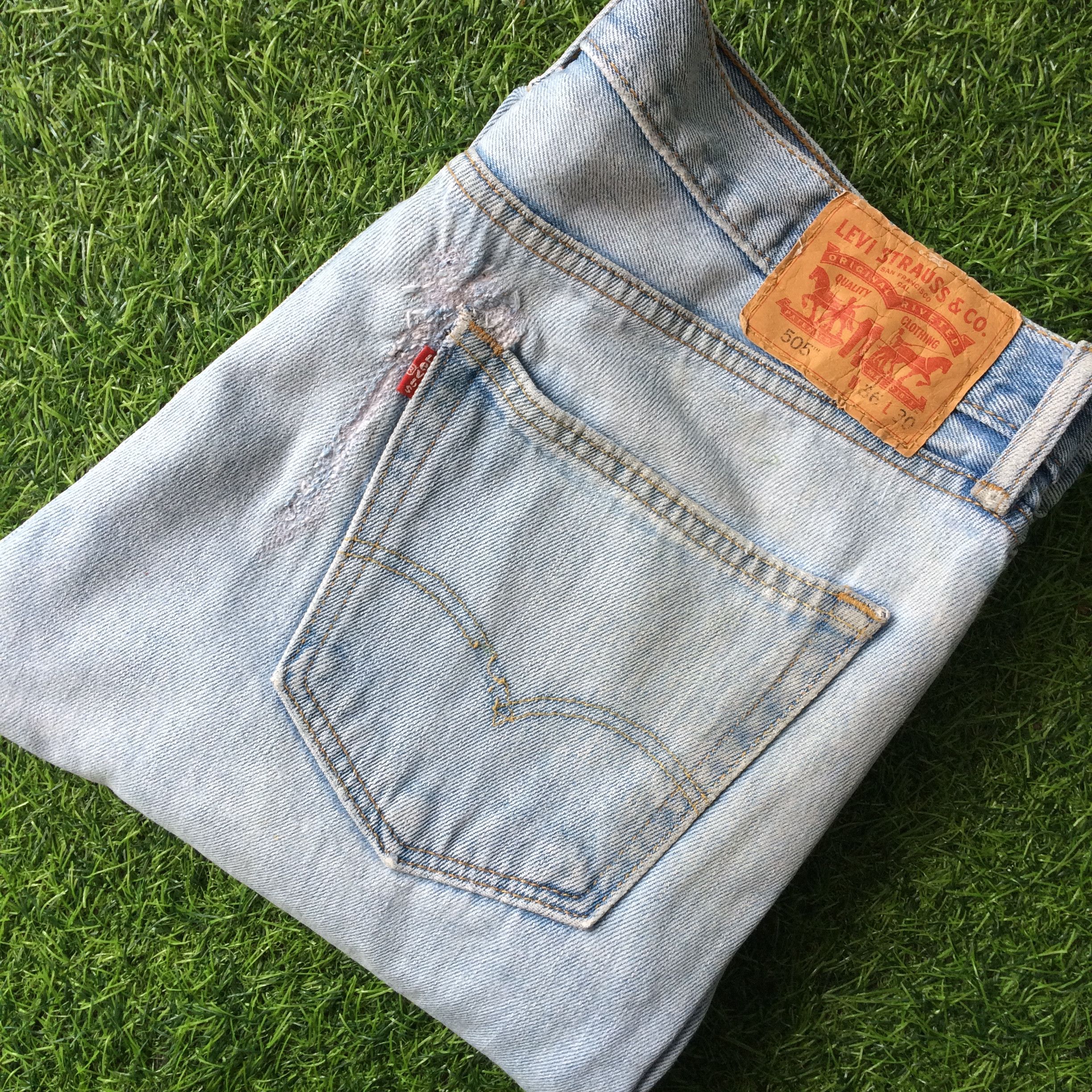 Levi's × Vintage Distressed Levi's 505 Dirty Light Wash Y2Ks Unisex #B-789 Size US 37 - 1 Thumbnail