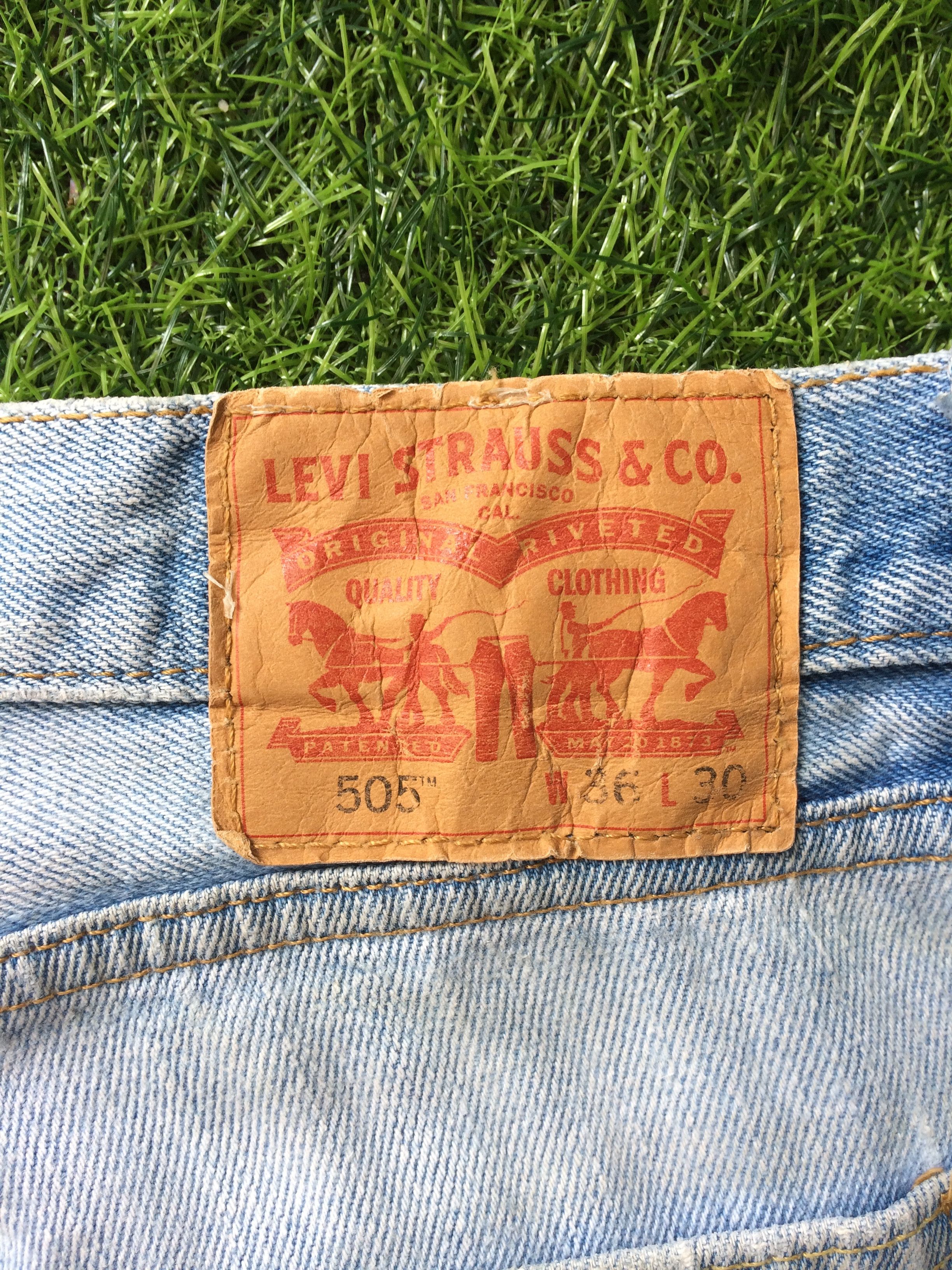 Levi's × Vintage Distressed Levi's 505 Dirty Light Wash Y2Ks Unisex #B-789 Size US 37 - 11 Thumbnail