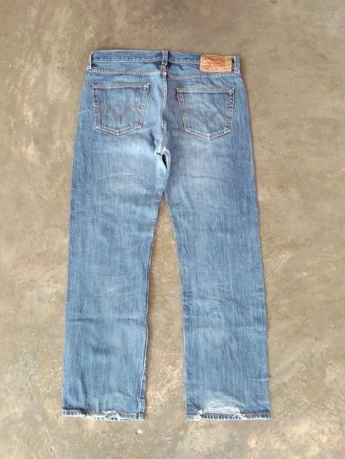 Levi's Vintage Levi's 501 Light Blue Wash Straight Leg Jeans 36x32 Size US 36 / EU 52 - 2 Thumbnail