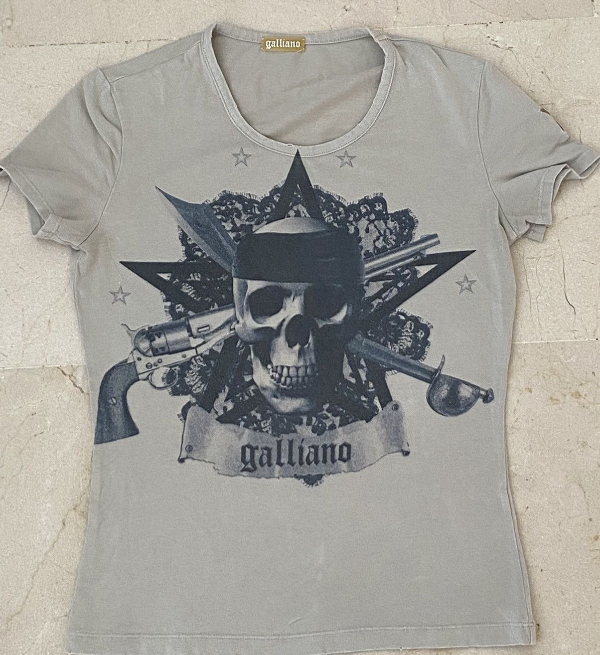 T-shirt John Galliano - Taille XS, Neuf Avec étiquette, Col V, Motif Graphique