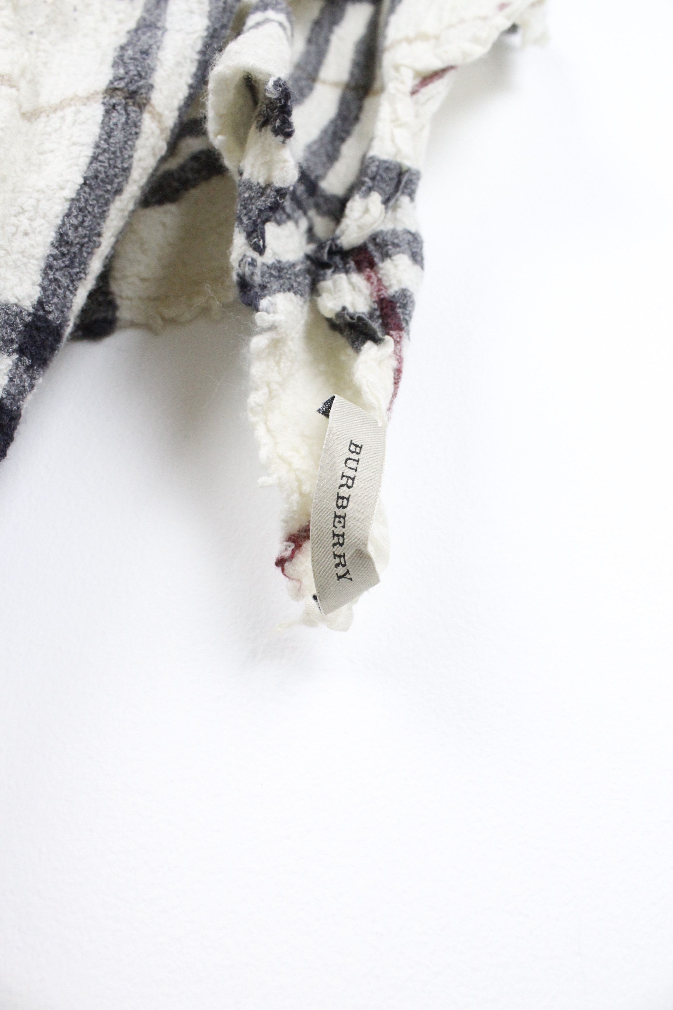 Burberry Burberry Beige Check Wool Silk Shawl Scarf Size ONE SIZE - 3 Thumbnail