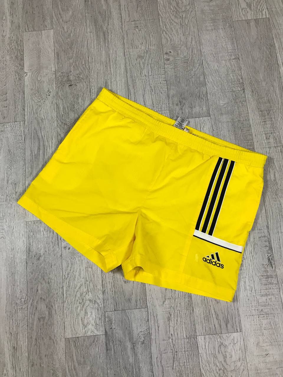 Adidas vintage streetwear shorts