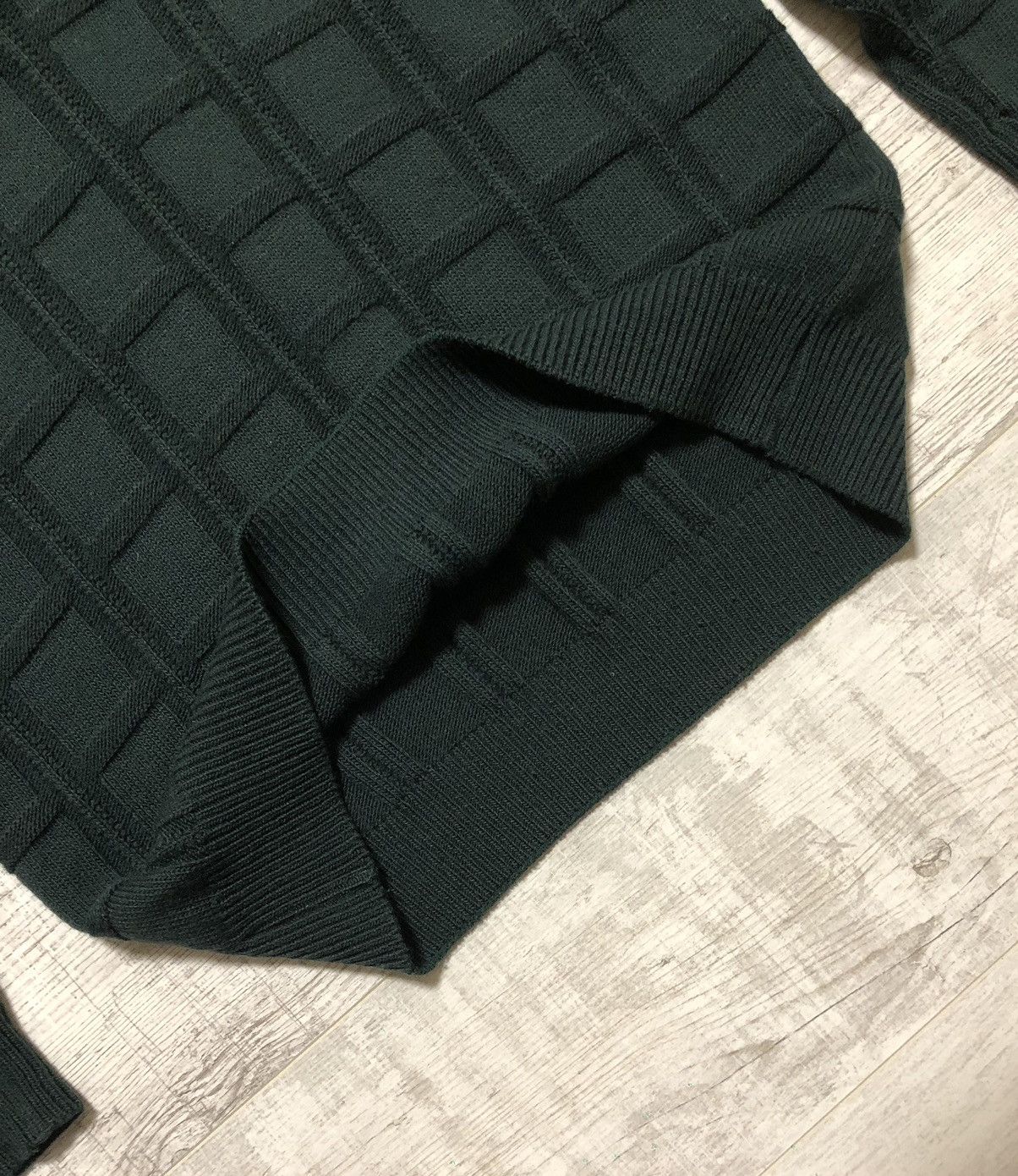 Lacoste Vintage Lacoste Wool Knit V-Neck Sweater Size US M / EU 48-50 / 2 - 7 Thumbnail