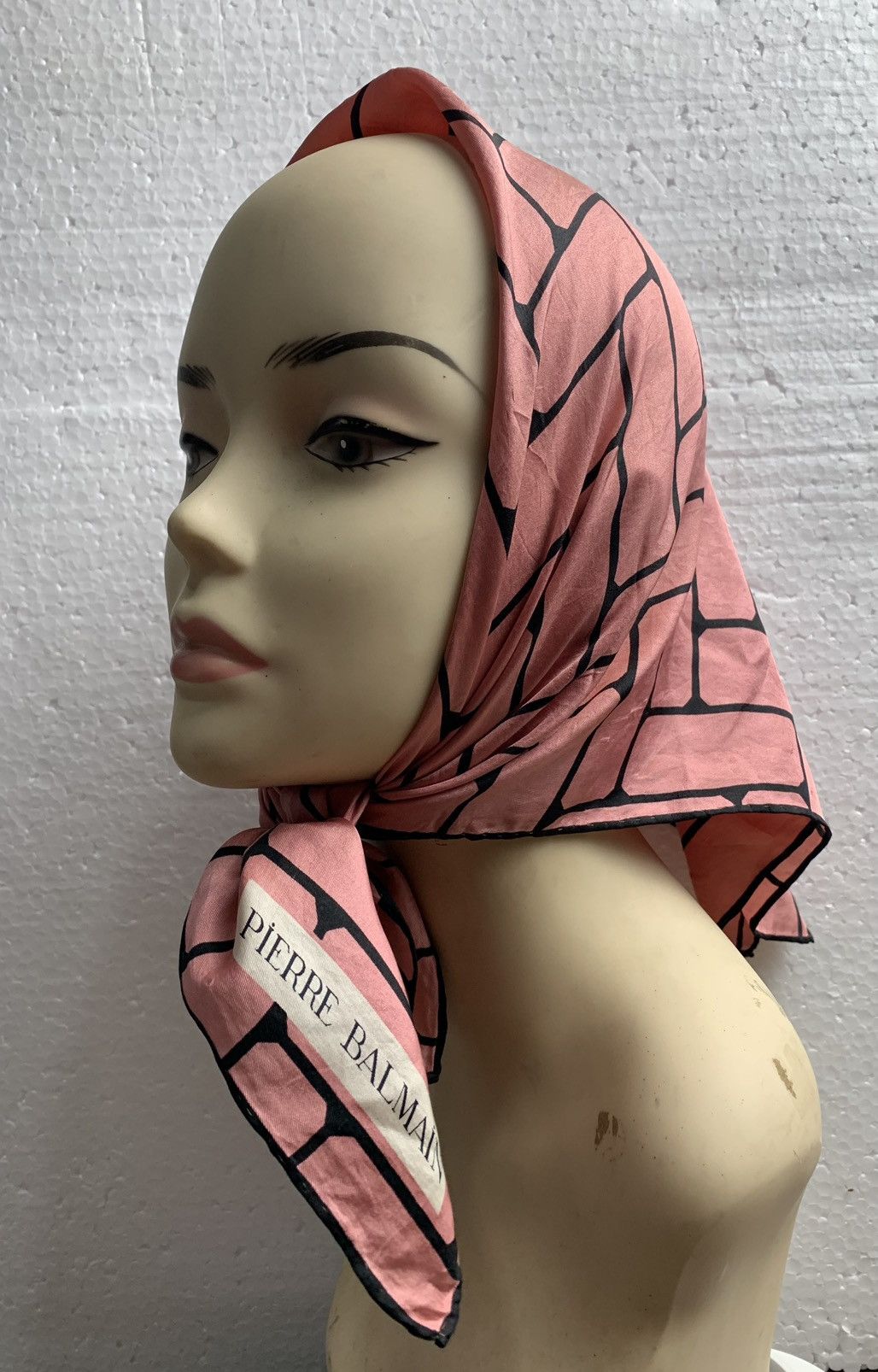 Pierre Balmain Pierre Balmain Handkerchief Scarf Size ONE SIZE - 1 Thumbnail