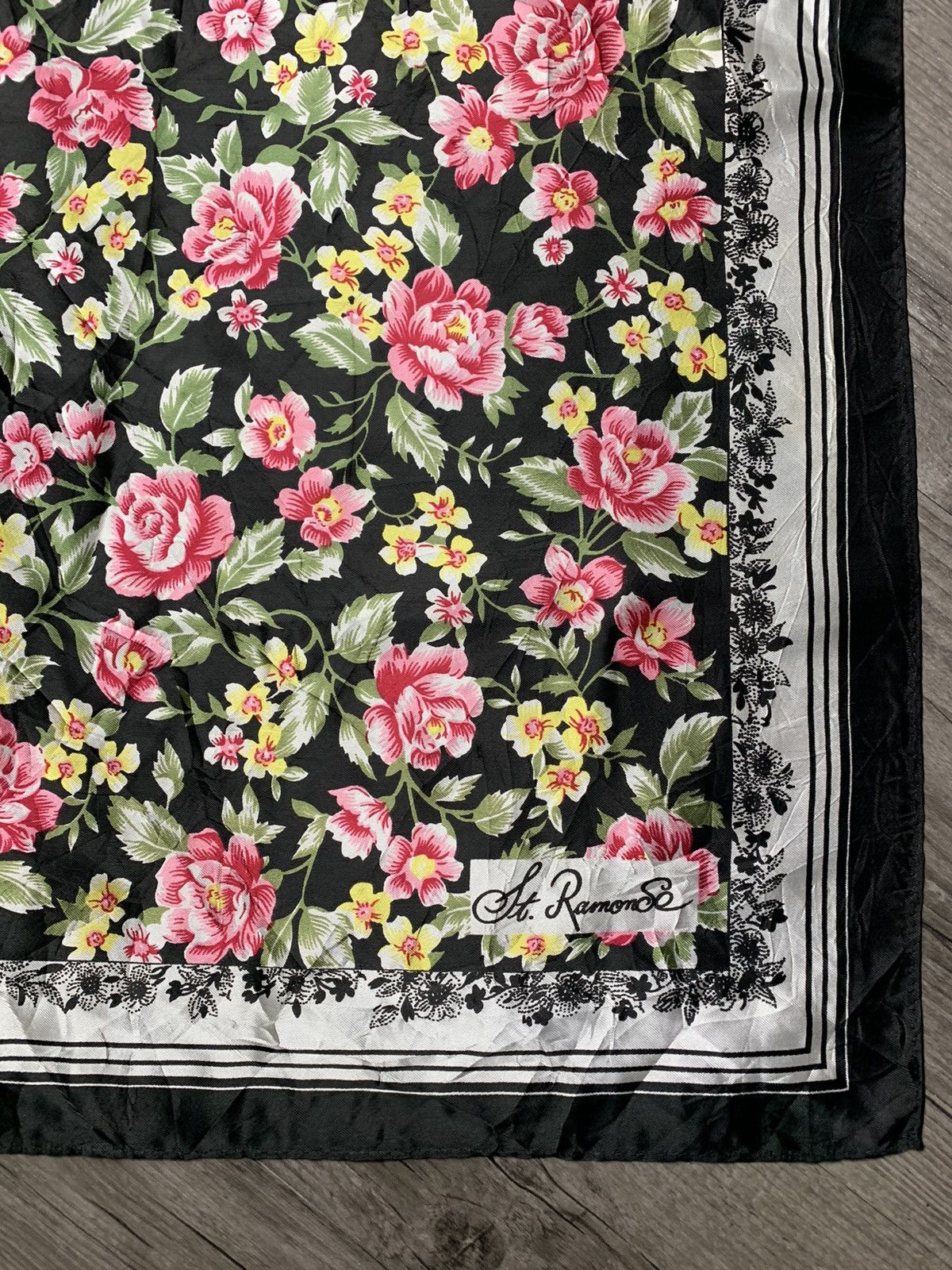 Designer St.RamonSe Geometric Floral Scarf / Handkerchief Size ONE SIZE - 3 Thumbnail