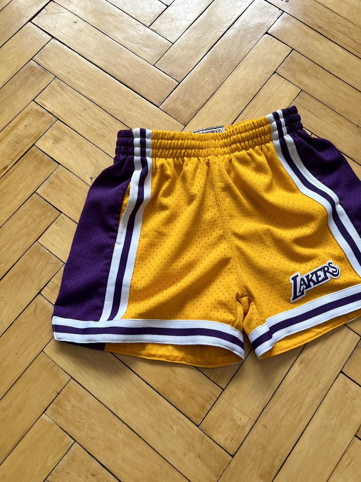 Mitchell & Ness × NBA Mitchell & Ness NBA Classics Los Angeles Lakers Shorts Size 26" / US 2 / IT 38 - 6 Thumbnail