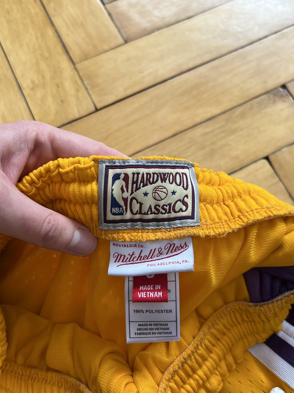 Mitchell & Ness × NBA Mitchell & Ness NBA Classics Los Angeles Lakers Shorts Size 26" / US 2 / IT 38 - 12 Thumbnail