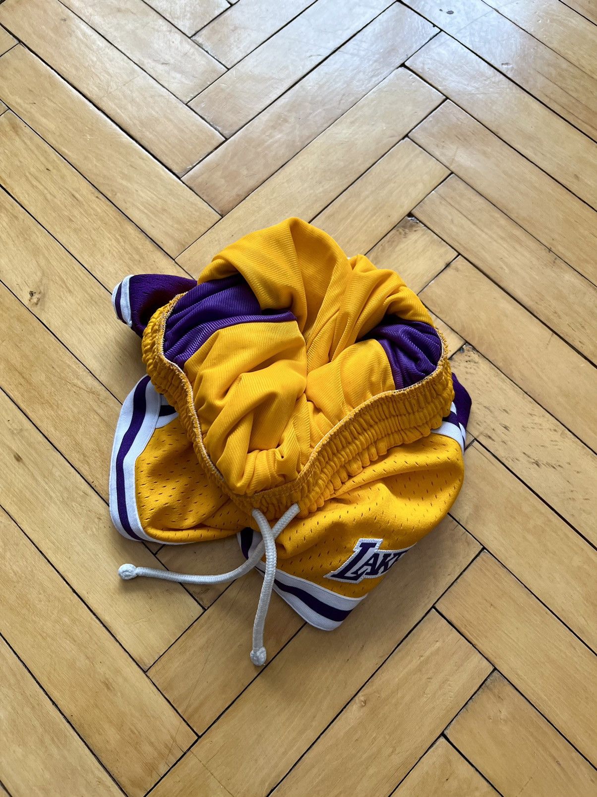 Mitchell & Ness × NBA Mitchell & Ness NBA Classics Los Angeles Lakers Shorts Size 26" / US 2 / IT 38 - 11 Thumbnail