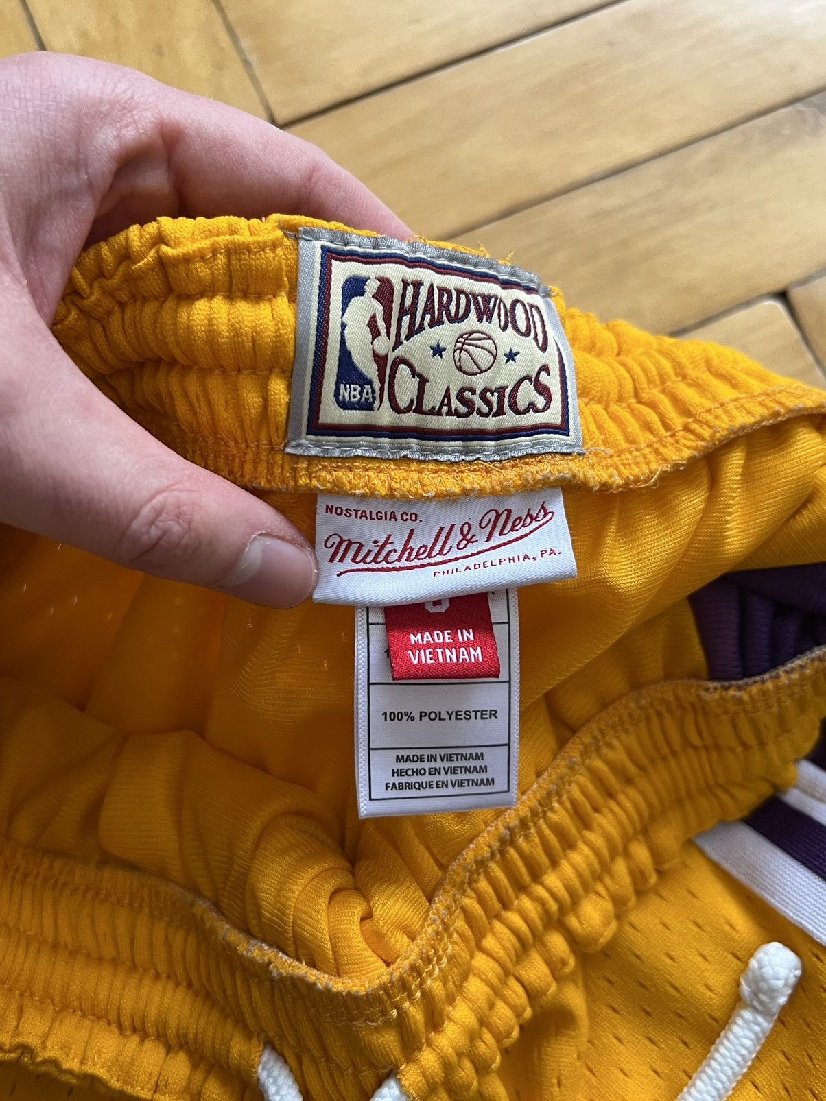 Mitchell & Ness × NBA Mitchell & Ness NBA Classics Los Angeles Lakers Shorts Size 26" / US 2 / IT 38 - 13 Thumbnail