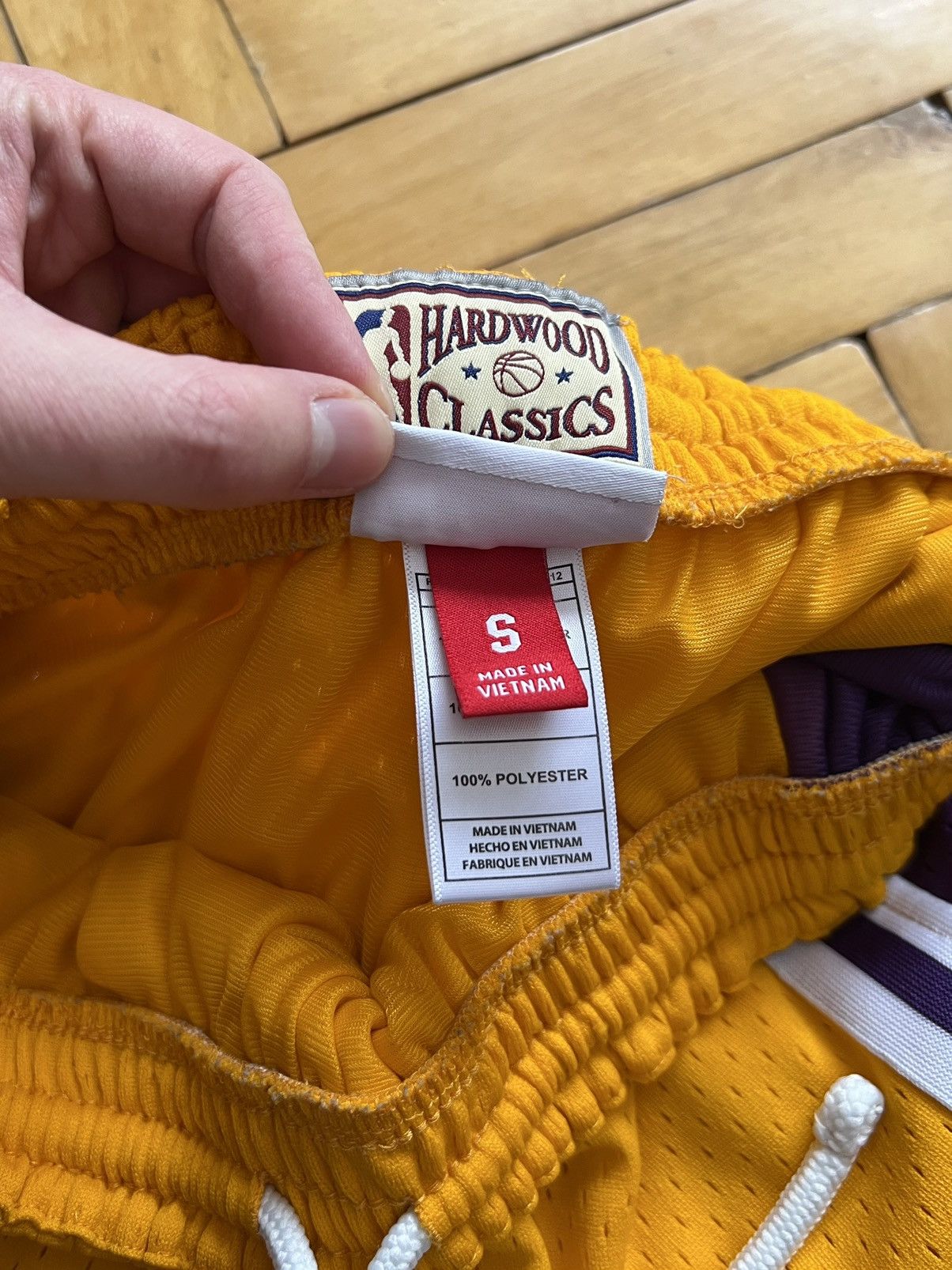 Mitchell & Ness × NBA Mitchell & Ness NBA Classics Los Angeles Lakers Shorts Size 26" / US 2 / IT 38 - 14 Thumbnail