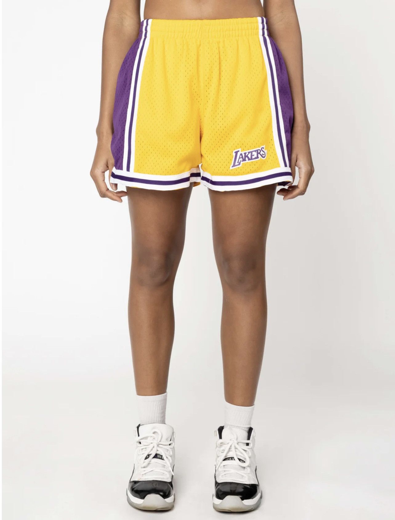 Mitchell & Ness × NBA Mitchell & Ness NBA Classics Los Angeles Lakers Shorts Size 26" / US 2 / IT 38 - 2 Thumbnail