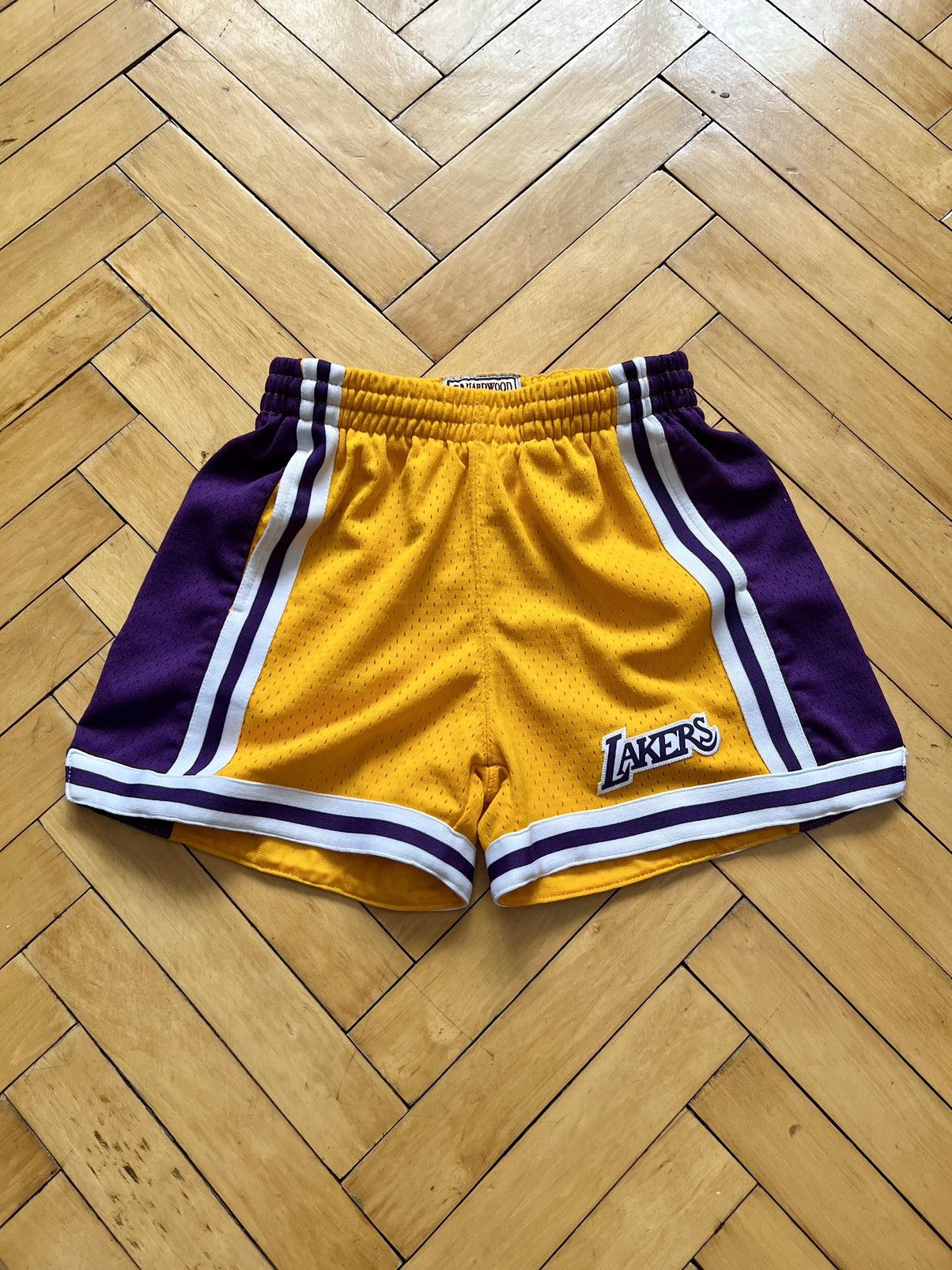 Mitchell & Ness × NBA Mitchell & Ness NBA Classics Los Angeles Lakers Shorts Size 26" / US 2 / IT 38 - 5 Thumbnail
