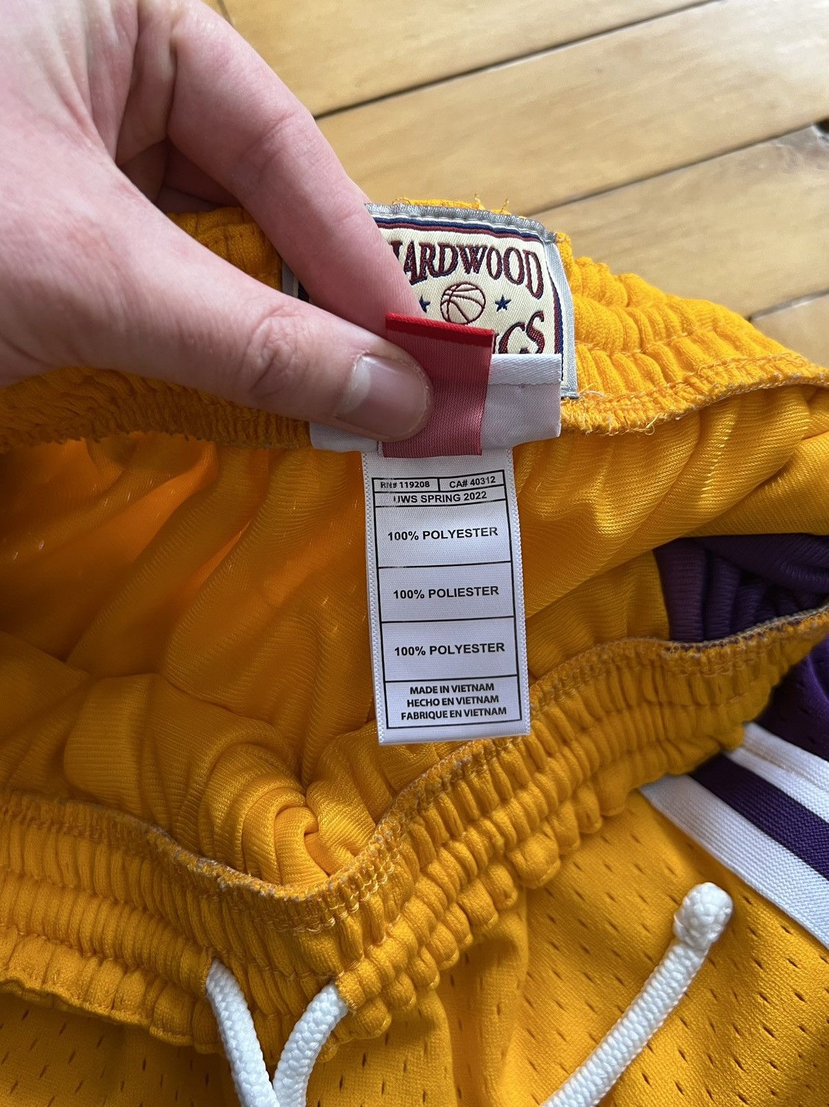 Mitchell & Ness × NBA Mitchell & Ness NBA Classics Los Angeles Lakers Shorts Size 26" / US 2 / IT 38 - 15 Thumbnail