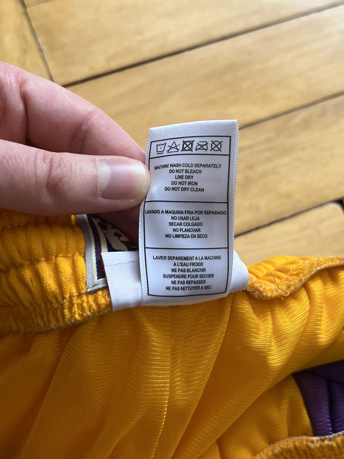 Mitchell & Ness × NBA Mitchell & Ness NBA Classics Los Angeles Lakers Shorts Size 26" / US 2 / IT 38 - 16 Thumbnail