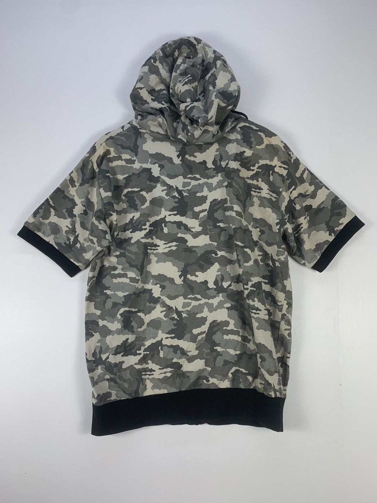 Vintage Sweatshirt Camo Short Sleeve Hoodie Size US M / EU 48-50 / 2 - 6 Thumbnail