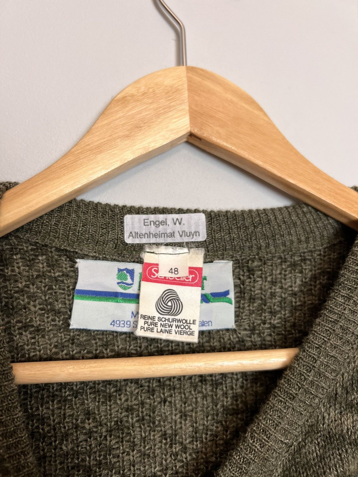Vintage Vintage Avant Garde Embroided Wolfs Mountain Cable Knit Hype Size US M / EU 48-50 / 2 - 4 Thumbnail