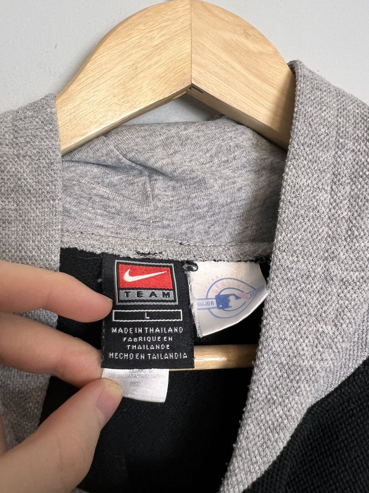 Nike Nike White Sox Vintage 90s Rare Center Logo Swoosh Hoodie Size L / US 10 / IT 46 - 4 Thumbnail