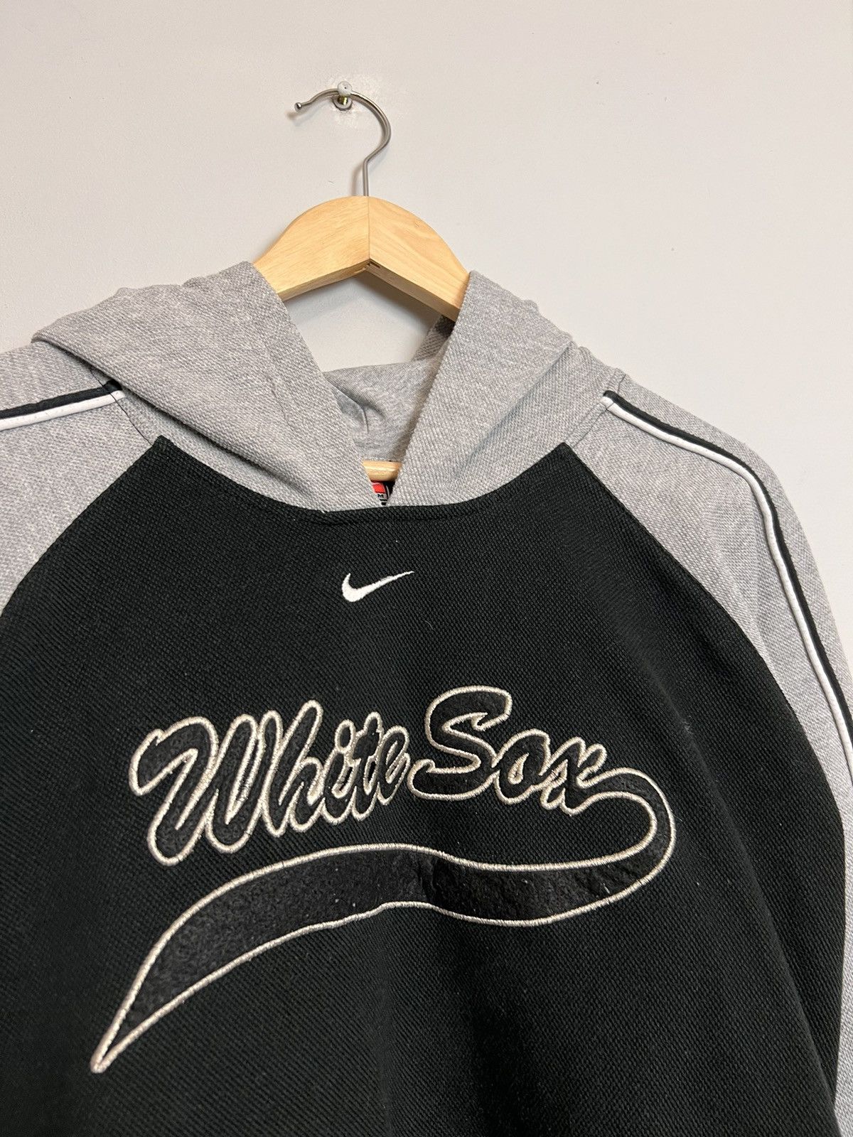 Nike Nike White Sox Vintage 90s Rare Center Logo Swoosh Hoodie Size L / US 10 / IT 46 - 3 Thumbnail