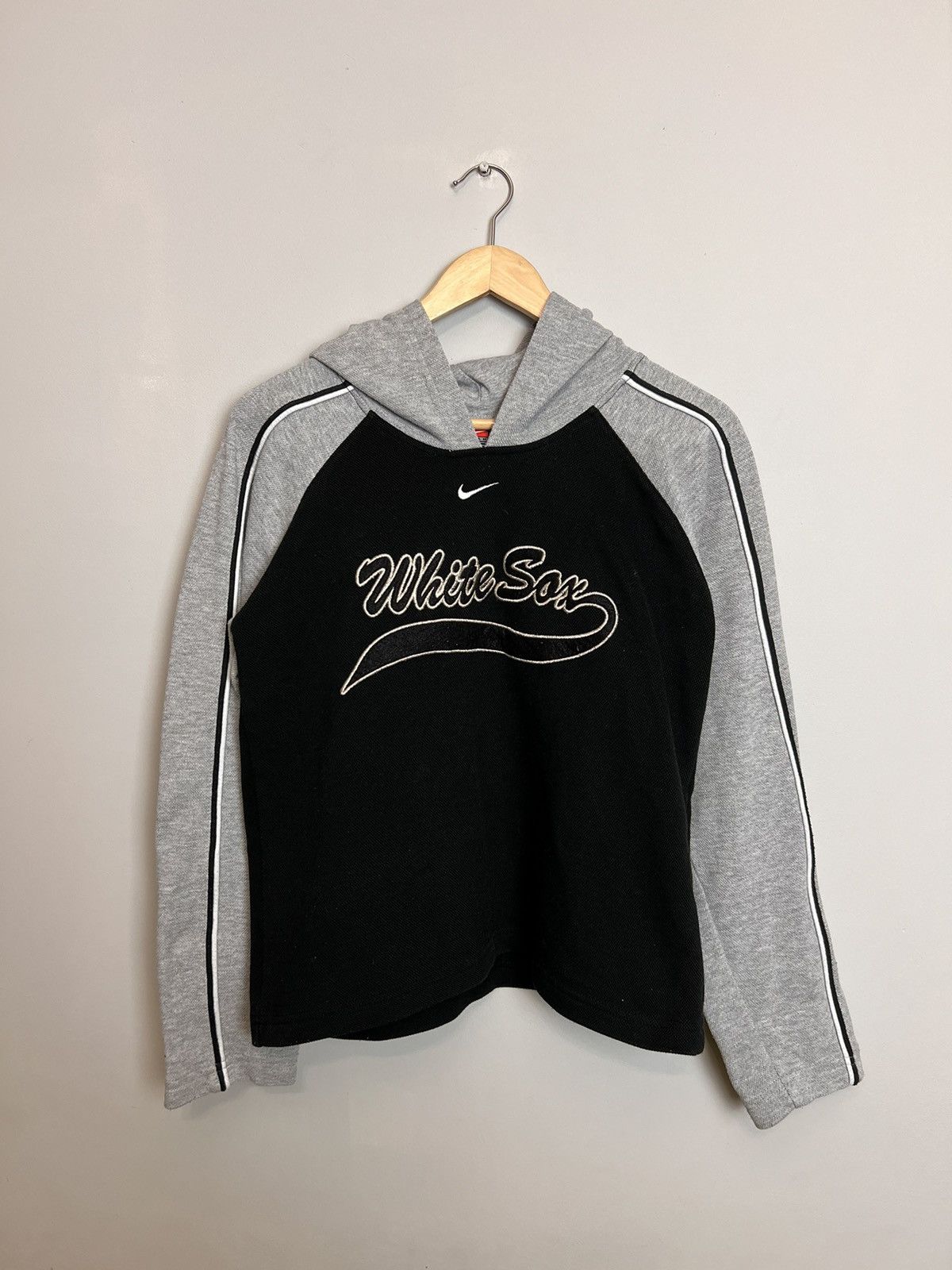 Nike Nike White Sox Vintage 90s Rare Center Logo Swoosh Hoodie Size L / US 10 / IT 46 - 1 Thumbnail