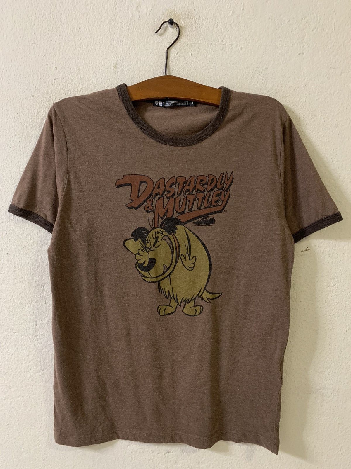 Uniqlo Uniqlo x Warner Bros Dastardly & Muttley Tshirt Size US S / EU 44-46 / 1 - 1 Thumbnail
