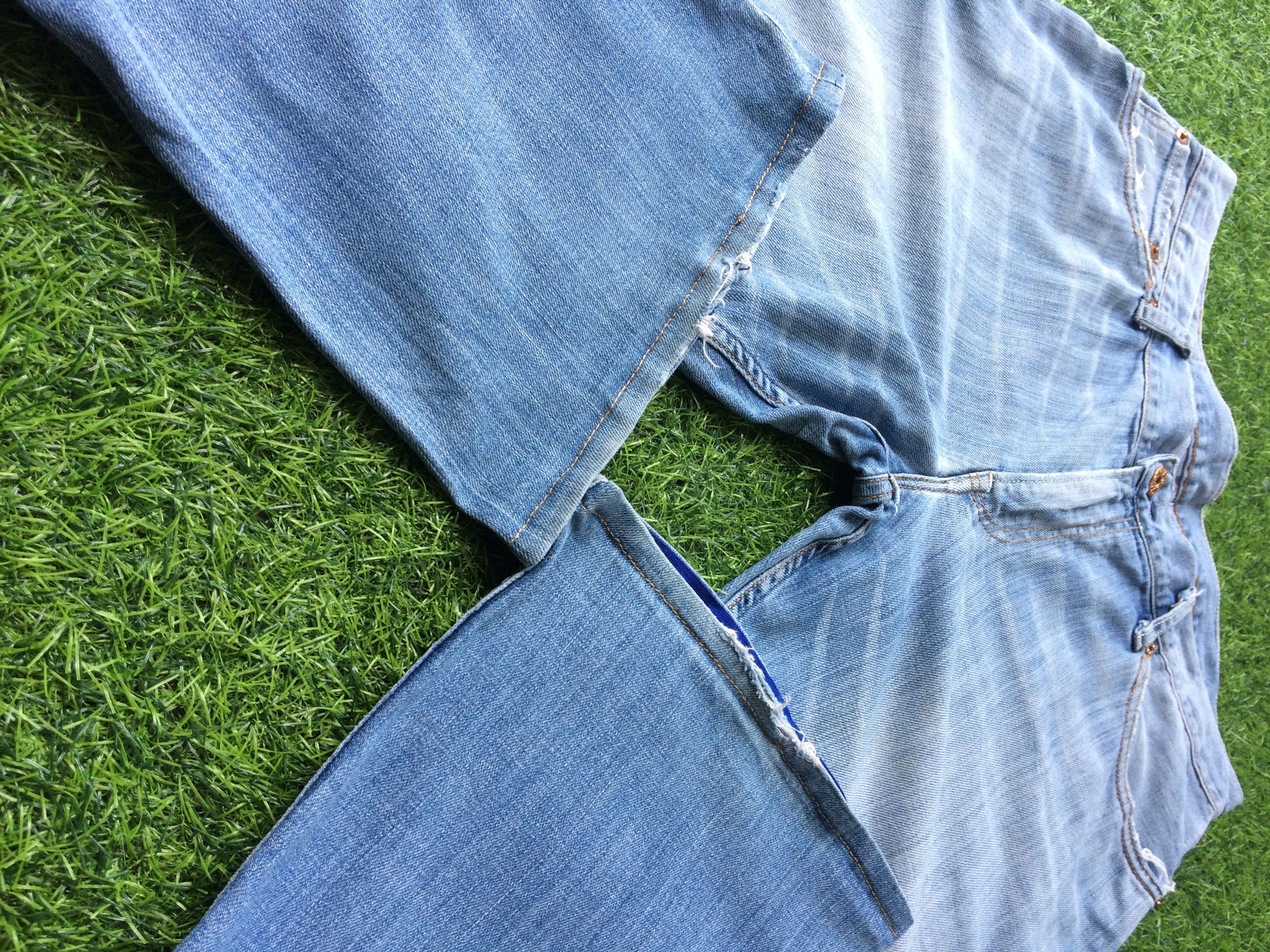 Levi's × Vintage Vintage Distressed Ripped Levis 516 Bootcut Jeans #B-229 Size US 35 - 5 Thumbnail