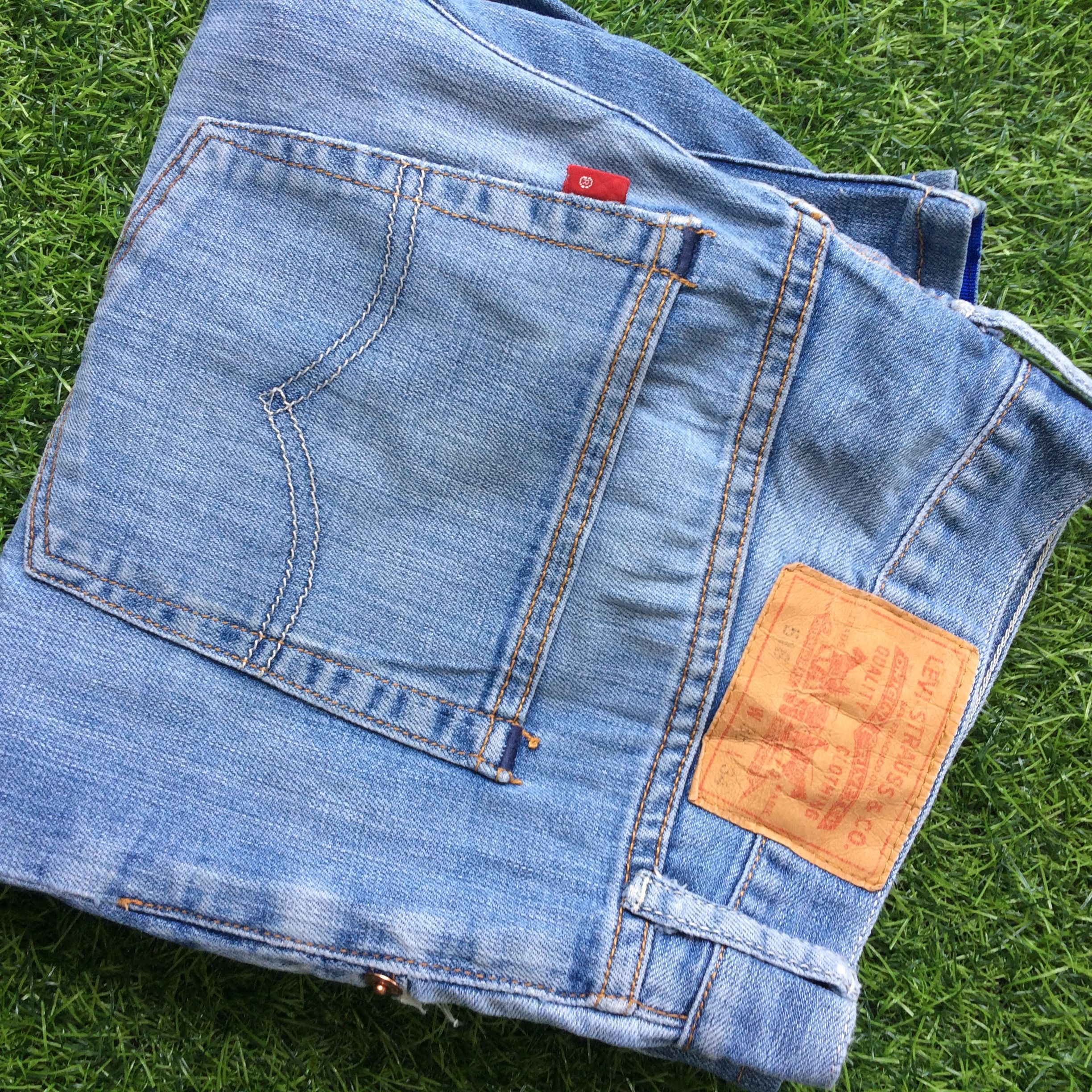 Levi's × Vintage Vintage Distressed Ripped Levis 516 Bootcut Jeans #B-229 Size US 35 - 6 Thumbnail