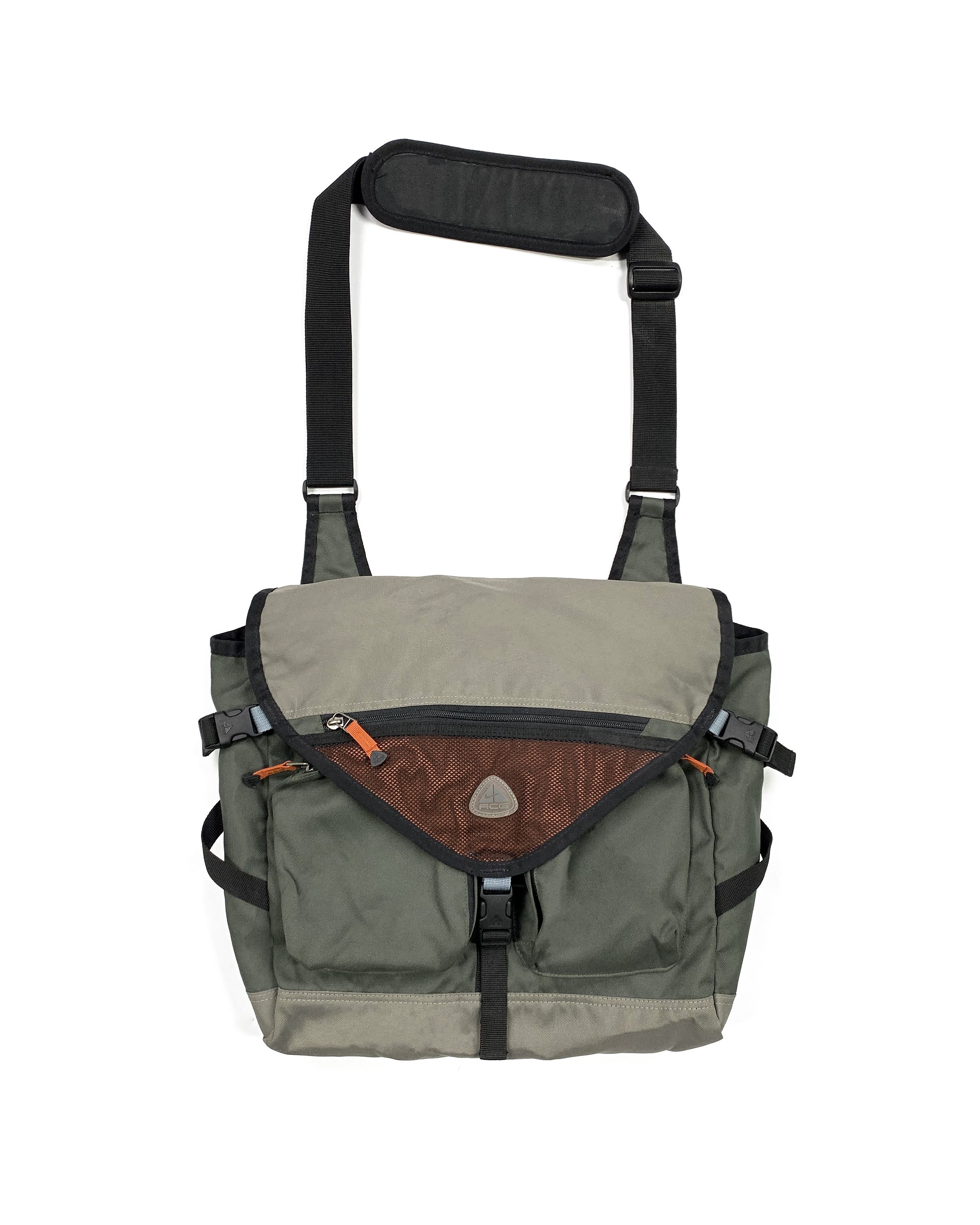 バッグ 90s old Nike tech messenger bag y2k 希少 90s NIKE Y2K TECH メッセンジャーバッグ 銀タグ メイビー